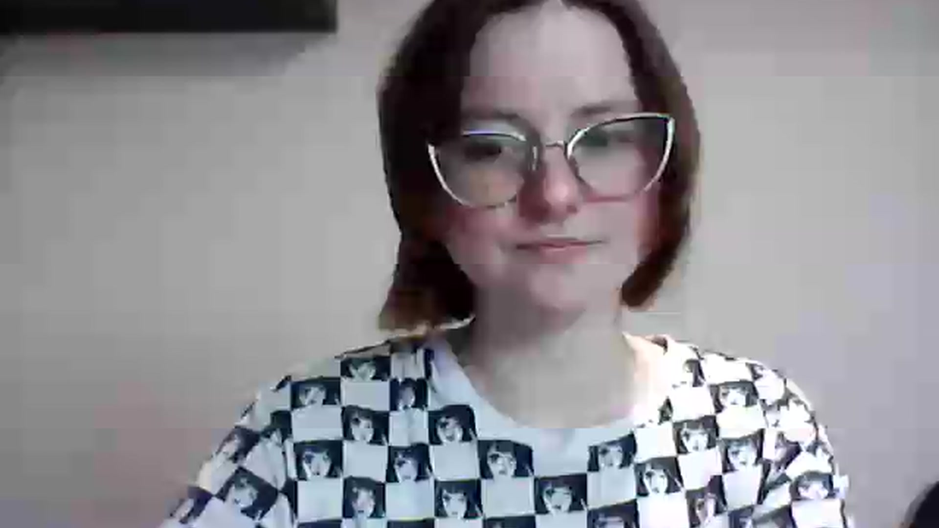Gallery image thumbnail from KarinaQueen's myfreecams stream on, 05/19/2026, 19:01 image 7 of 20