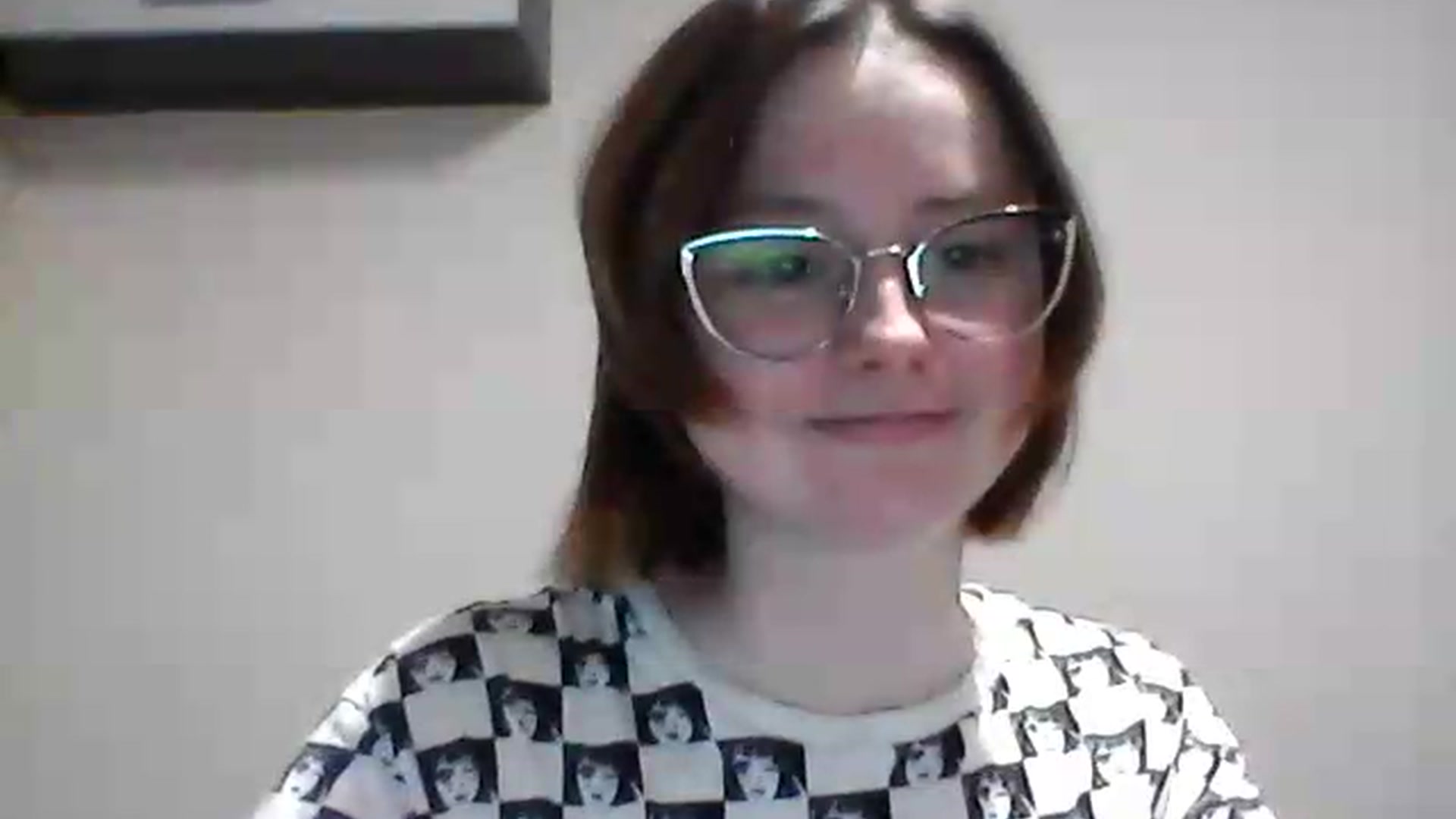 Gallery image thumbnail from KarinaQueen's myfreecams stream on, 05/19/2026, 19:01 image 4 of 20
