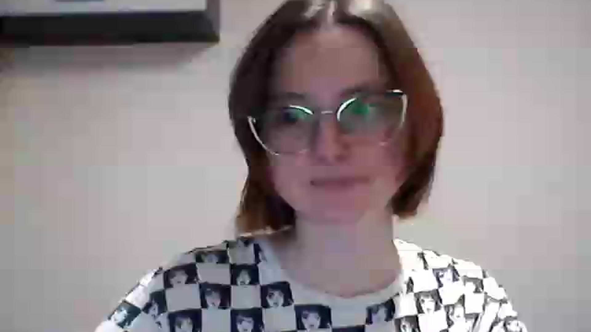 Gallery image thumbnail from KarinaQueen's myfreecams stream on, 05/19/2026, 19:01 image 1 of 20