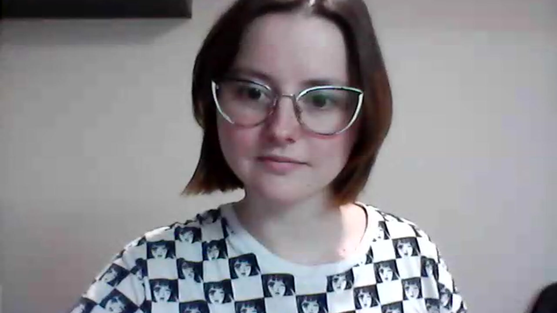 Gallery image thumbnail from KarinaQueen's myfreecams stream on, 05/19/2026, 19:01 image 13 of 20
