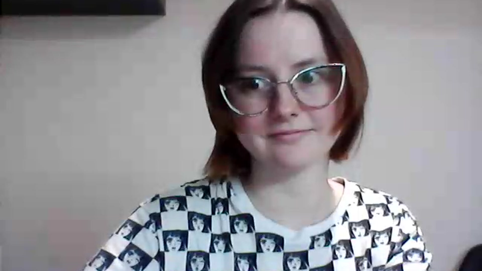 Gallery image thumbnail from KarinaQueen's myfreecams stream on, 05/19/2026, 19:01 image 12 of 20