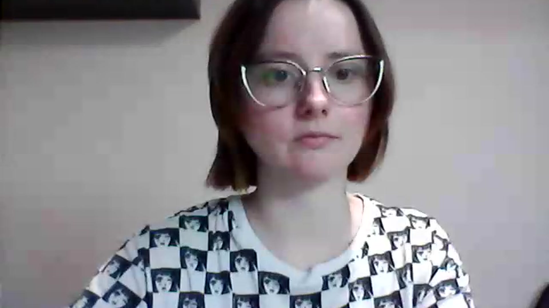 Gallery image thumbnail from KarinaQueen's myfreecams stream on, 05/19/2026, 19:01 image 20 of 20