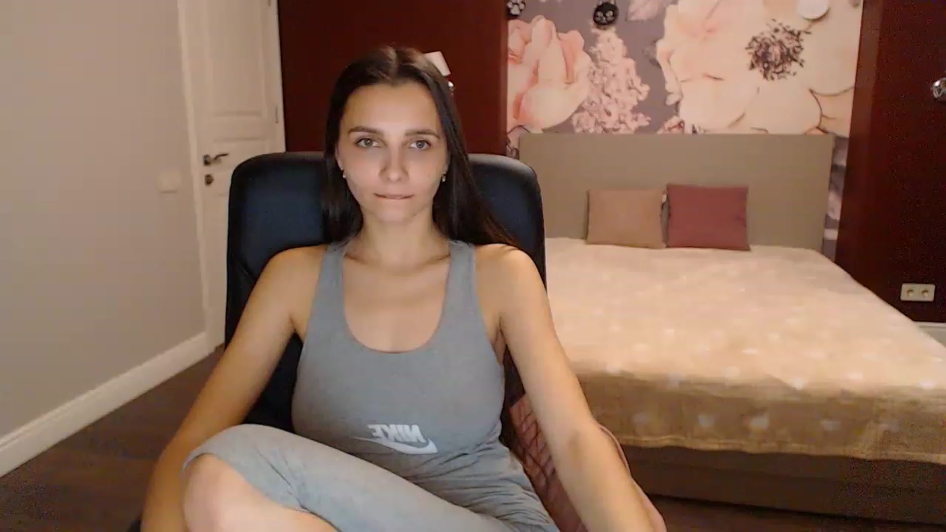 Gallery image thumbnail from Karina_Mils's myfreecams stream on, 11/15/2022, 08:19 image 3 of 20