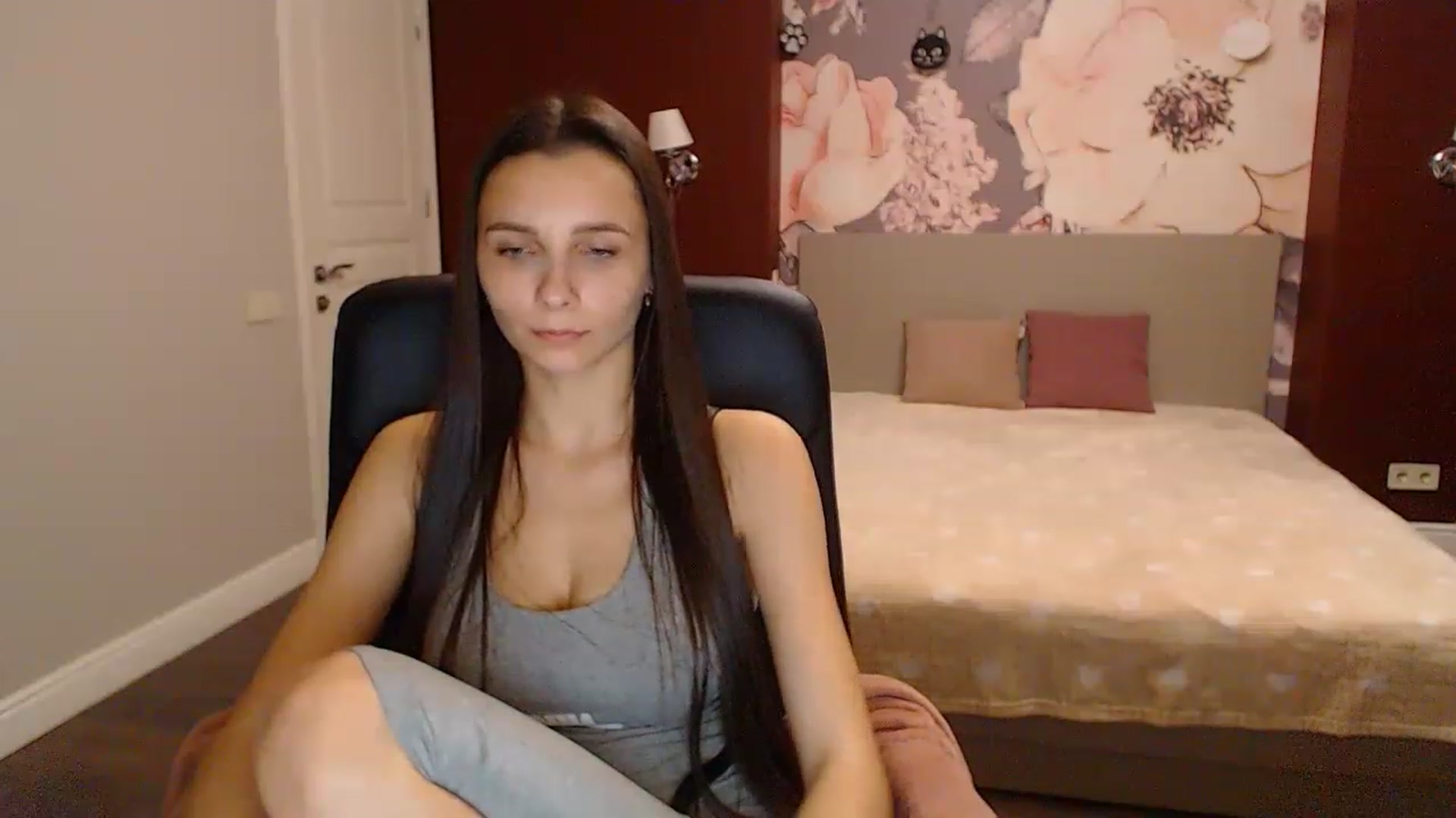 Gallery image thumbnail from Karina_Mils's myfreecams stream on, 11/15/2022, 08:59 image 19 of 20