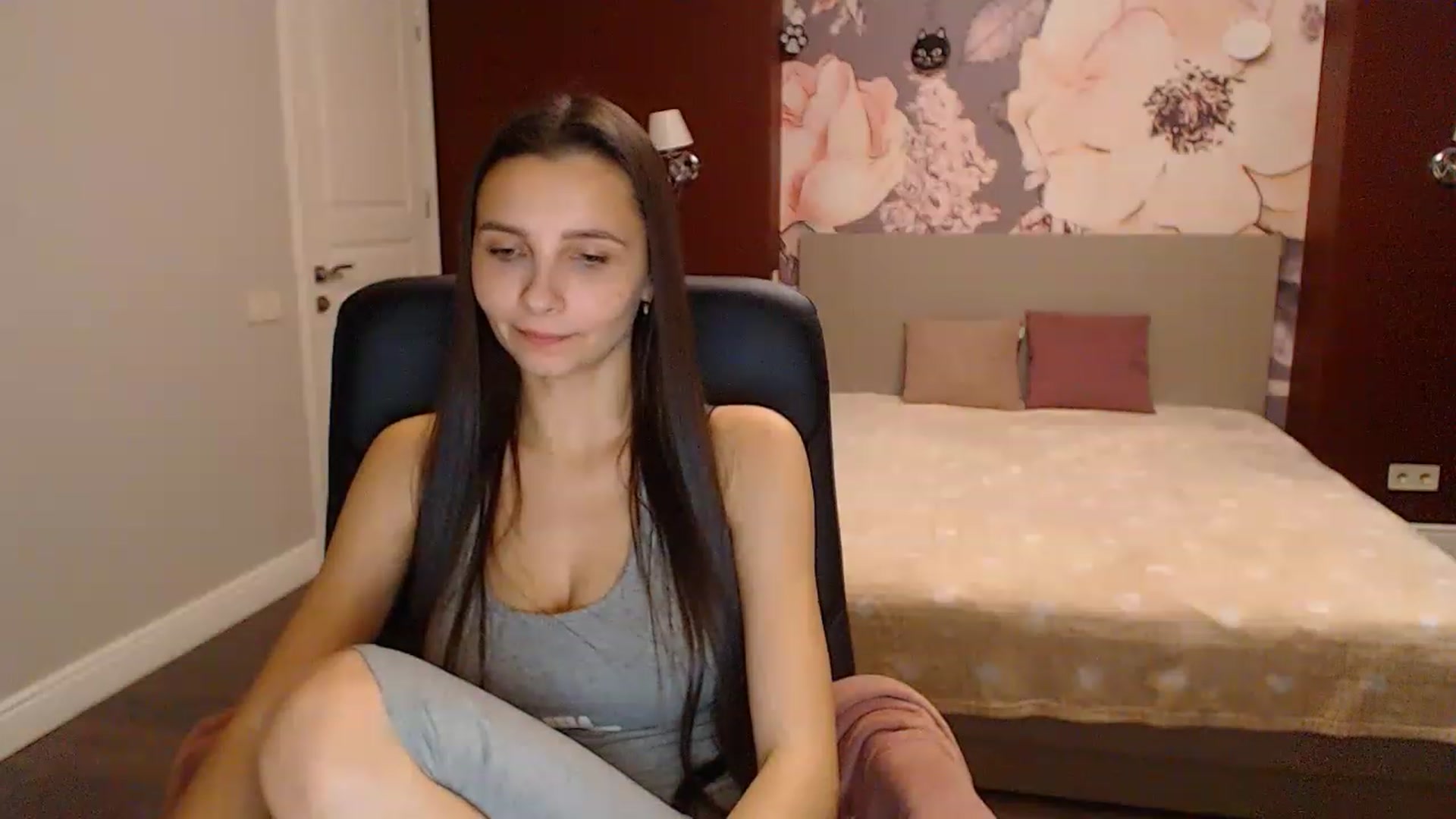 Gallery image thumbnail from Karina_Mils's myfreecams stream on, 11/15/2022, 08:59 image 18 of 20
