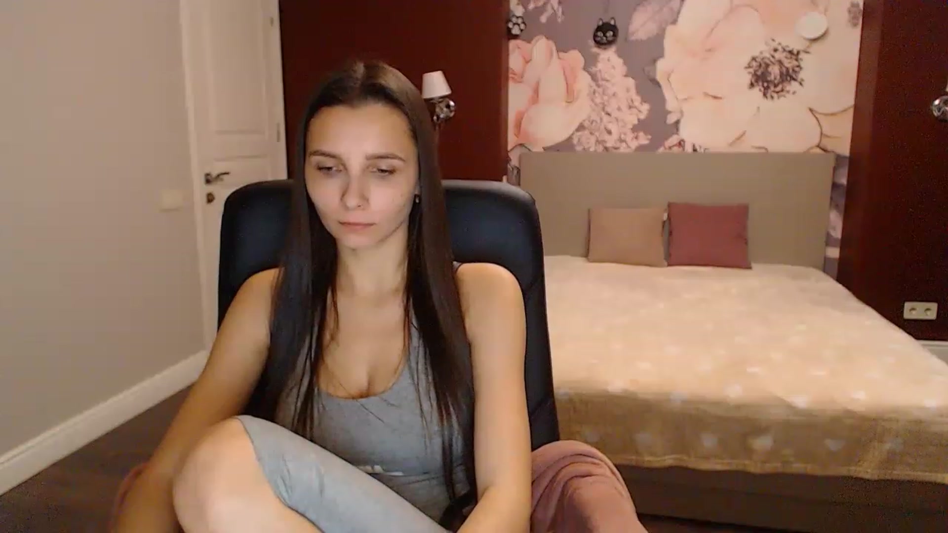 Gallery image thumbnail from Karina_Mils's myfreecams stream on, 11/15/2022, 08:59 image 16 of 20