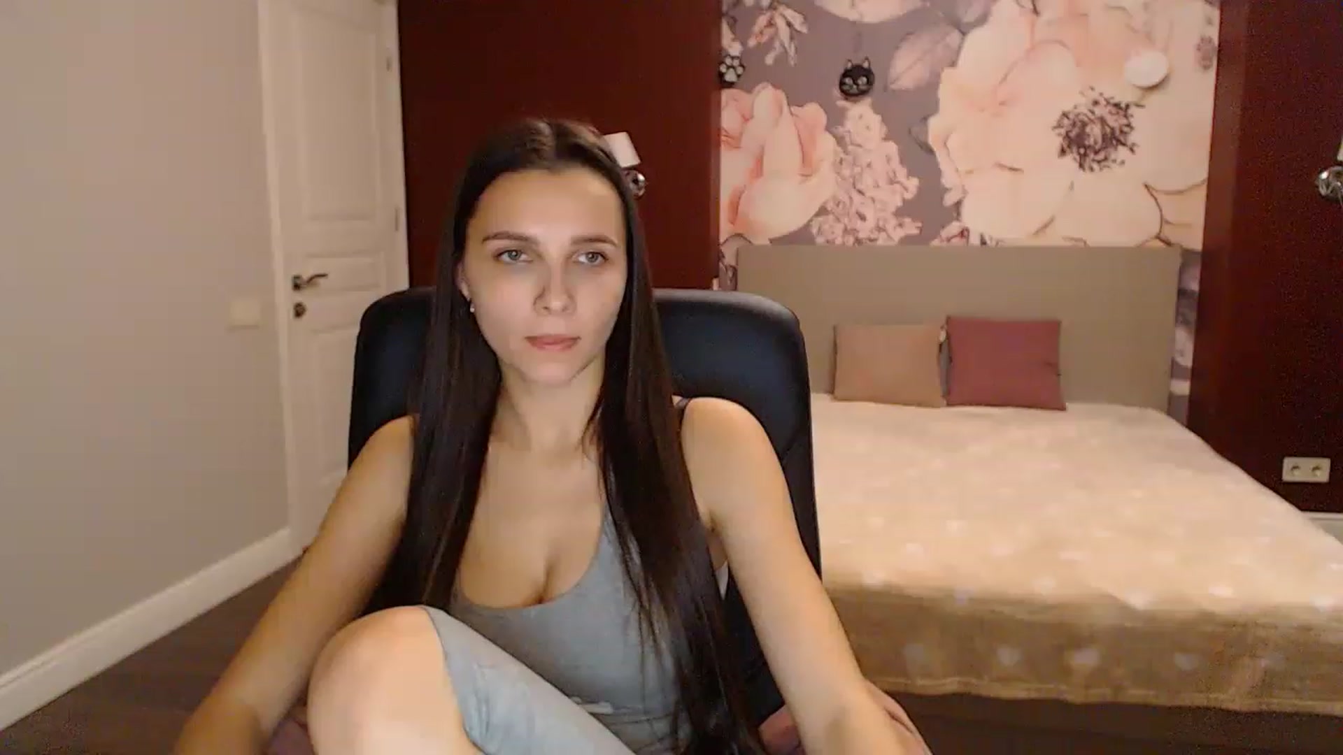 Gallery image thumbnail from Karina_Mils's myfreecams stream on, 11/15/2022, 09:39 image 13 of 20