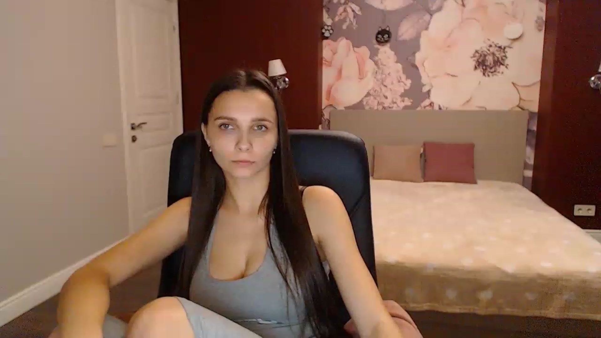 Gallery image thumbnail from Karina_Mils's myfreecams stream on, 11/15/2022, 09:39 image 20 of 20