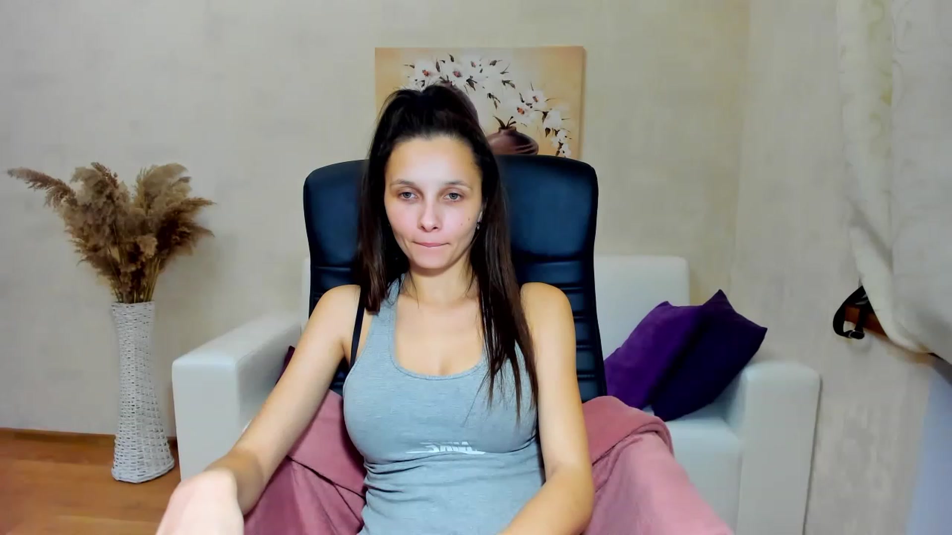 Gallery image thumbnail from Karina_Mils's myfreecams stream on, 11/18/2022, 13:34 image 3 of 20
