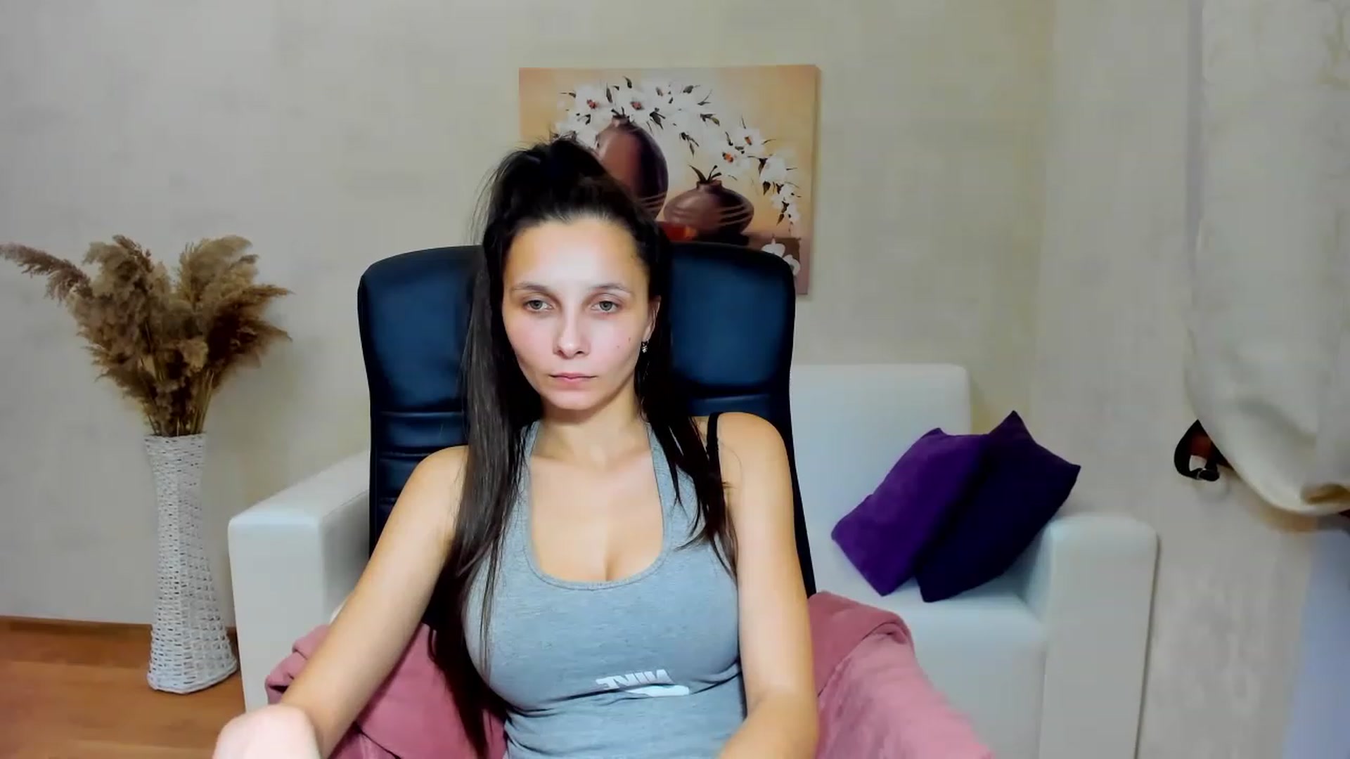 Gallery image thumbnail from Karina_Mils's myfreecams stream on, 11/18/2022, 13:34 image 15 of 20