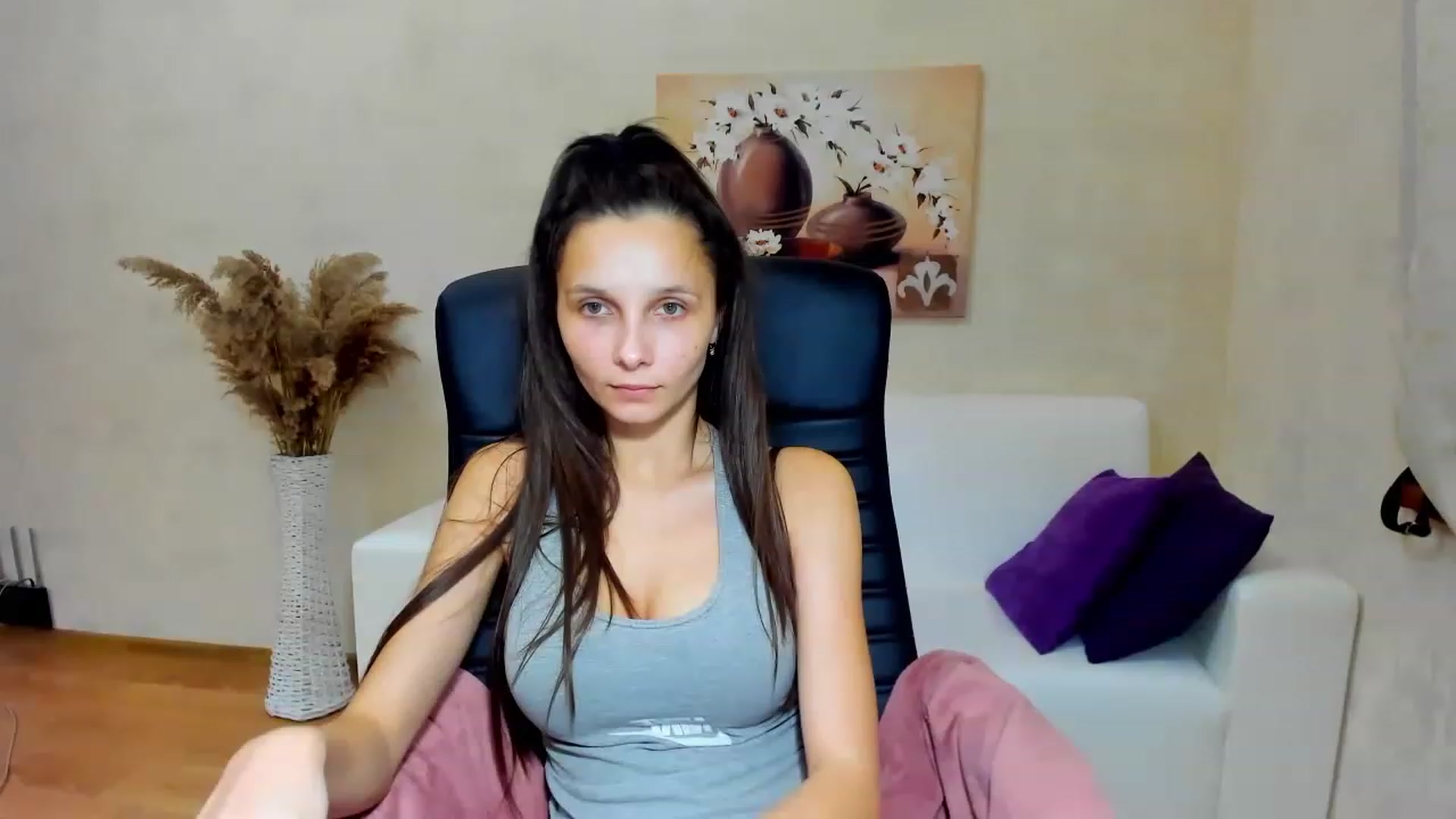 Gallery image thumbnail from Karina_Mils's myfreecams stream on, 11/18/2022, 15:12 image 1 of 20