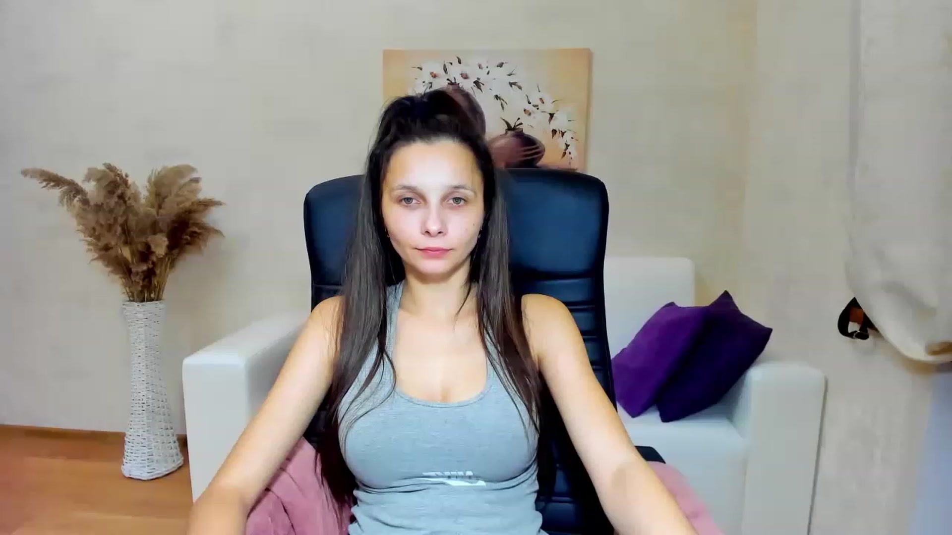Gallery image thumbnail from Karina_Mils's myfreecams stream on, 11/18/2022, 15:12 image 11 of 20