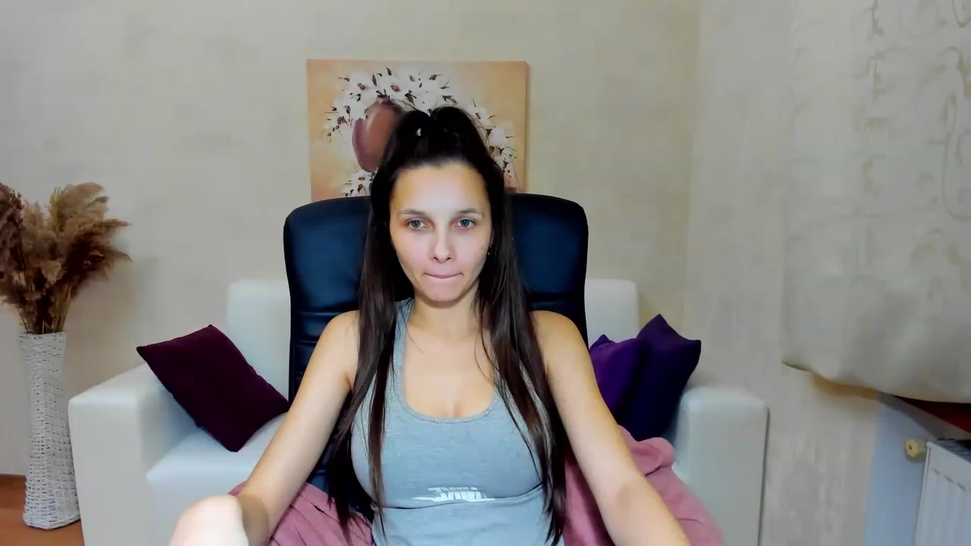 Gallery image thumbnail from Karina_Mils's myfreecams stream on, 11/19/2022, 11:39 image 5 of 20