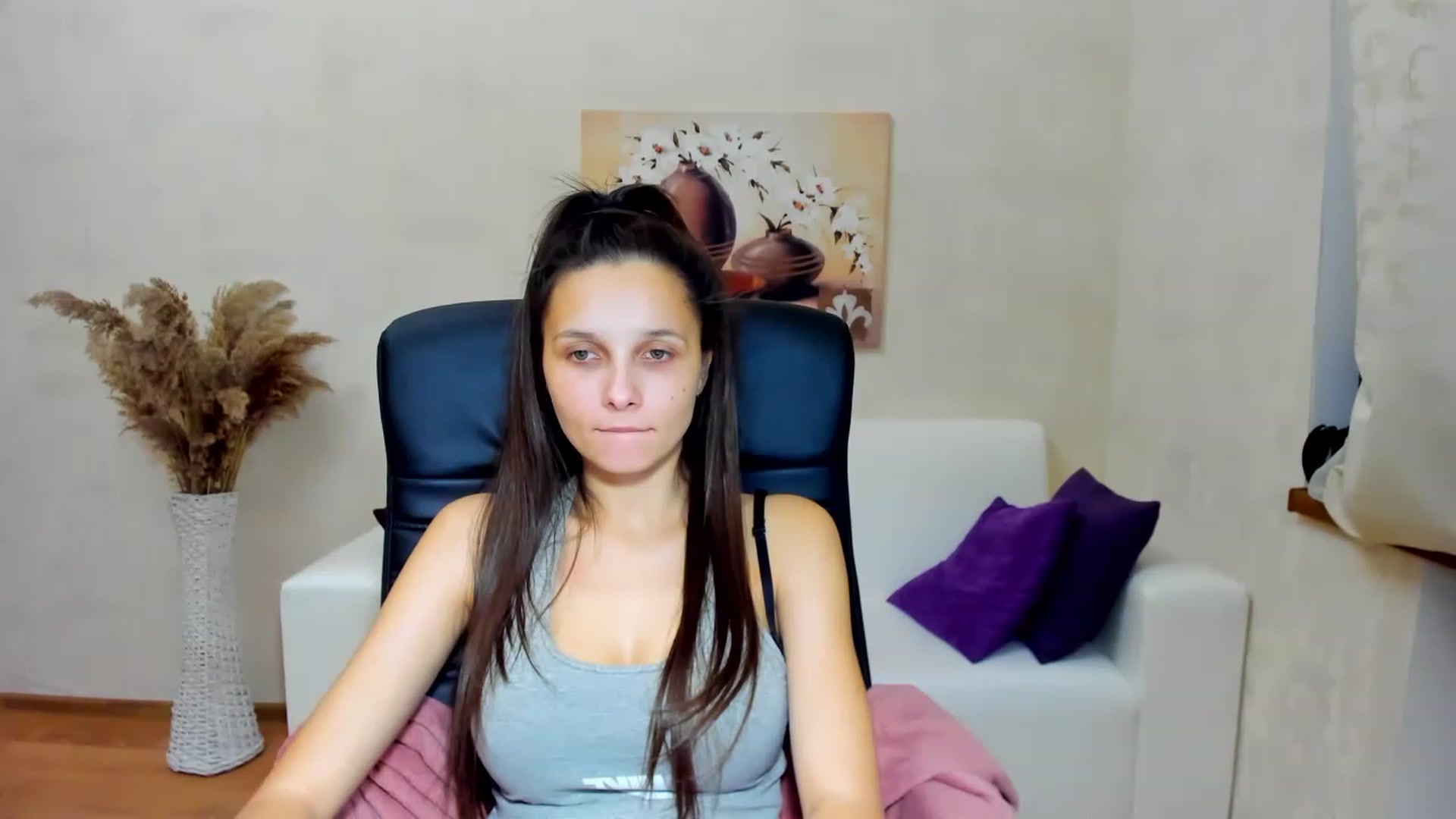 Gallery image thumbnail from Karina_Mils's myfreecams stream on, 11/19/2022, 14:01 image 5 of 20