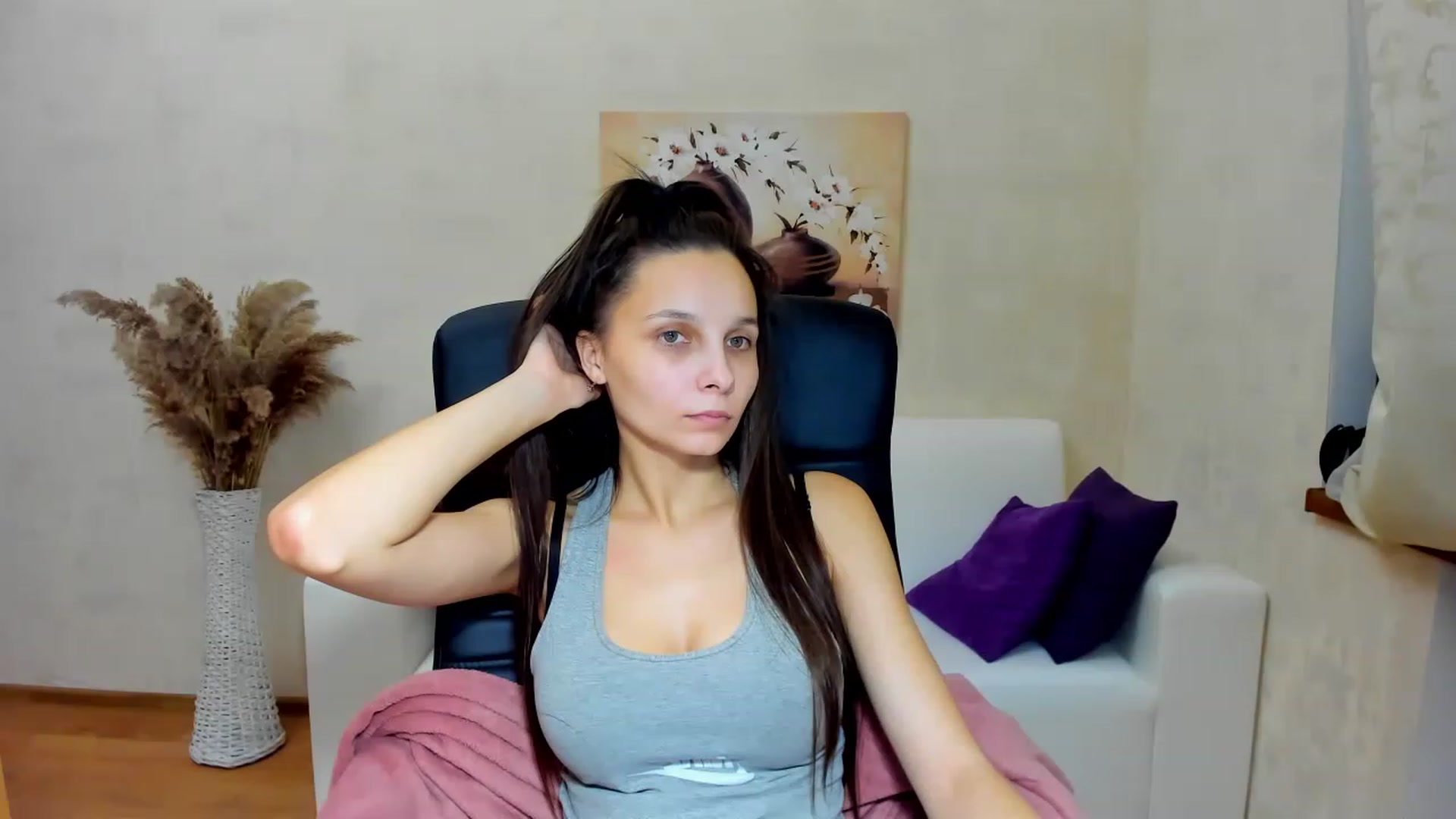 Gallery image thumbnail from Karina_Mils's myfreecams stream on, 11/19/2022, 14:01 image 4 of 20