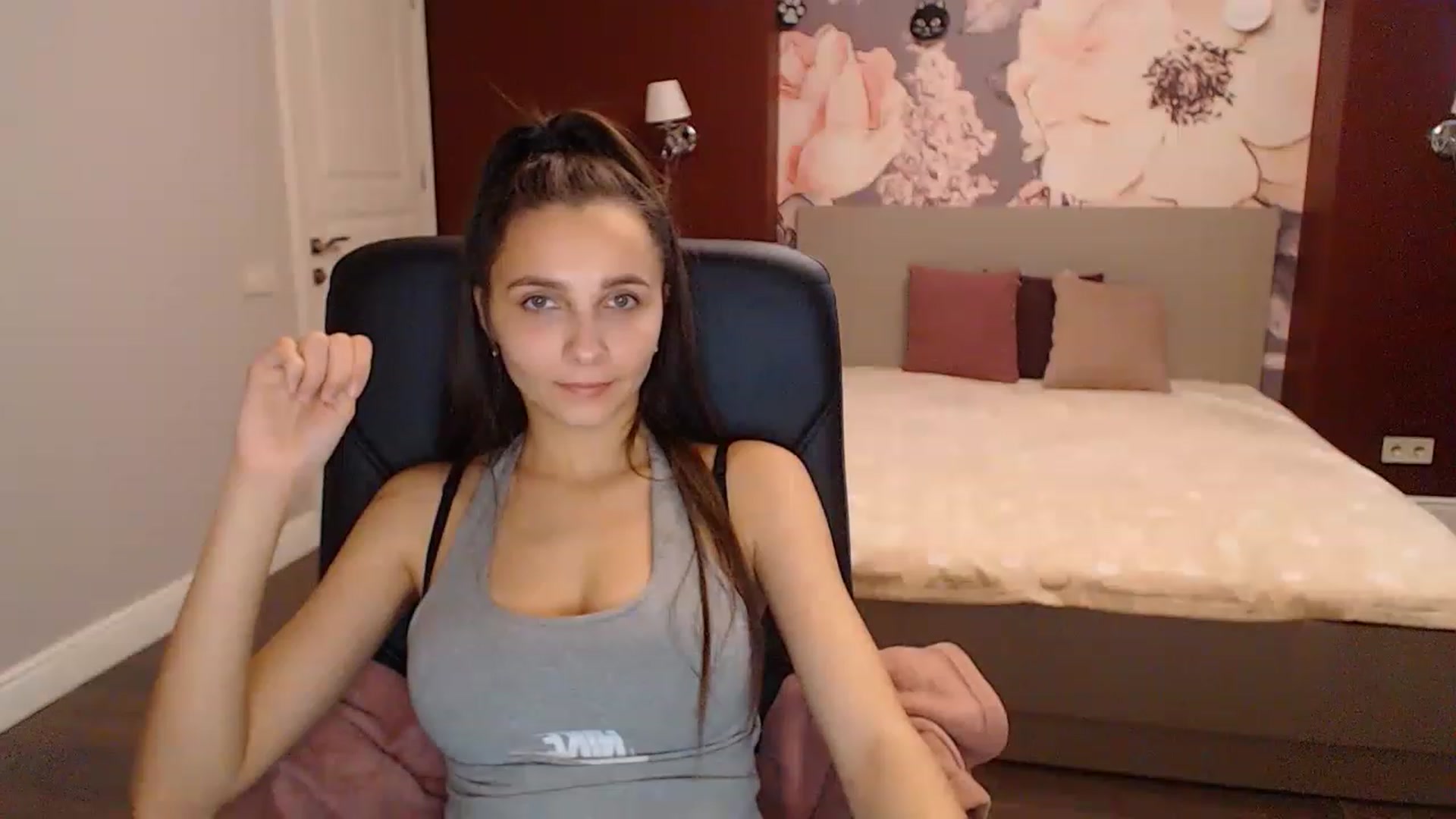 Gallery image thumbnail from Karina_Mils's myfreecams stream on, 11/22/2022, 10:53 image 12 of 20