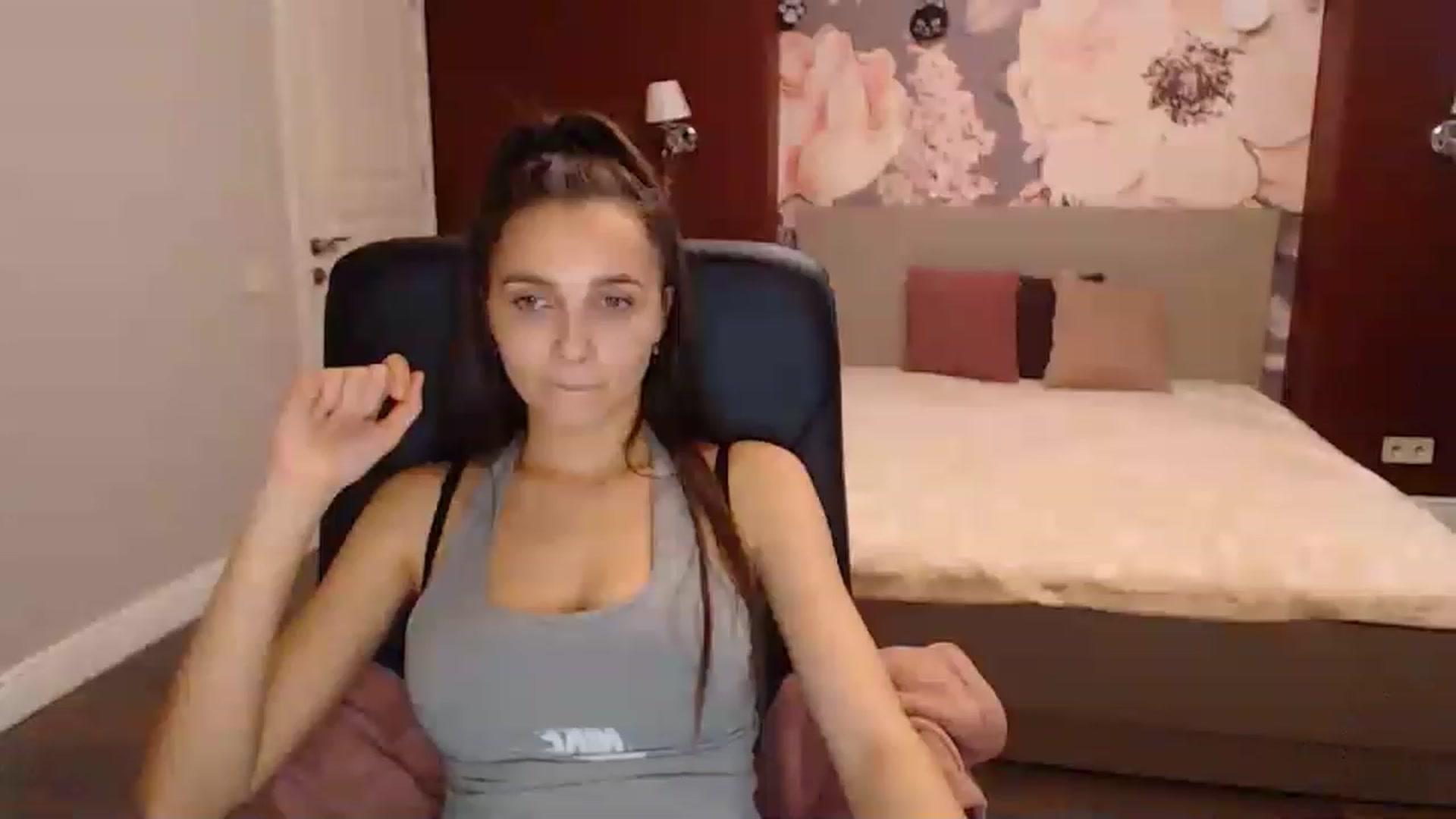 Gallery image thumbnail from Karina_Mils's myfreecams stream on, 11/22/2022, 10:53 image 18 of 20