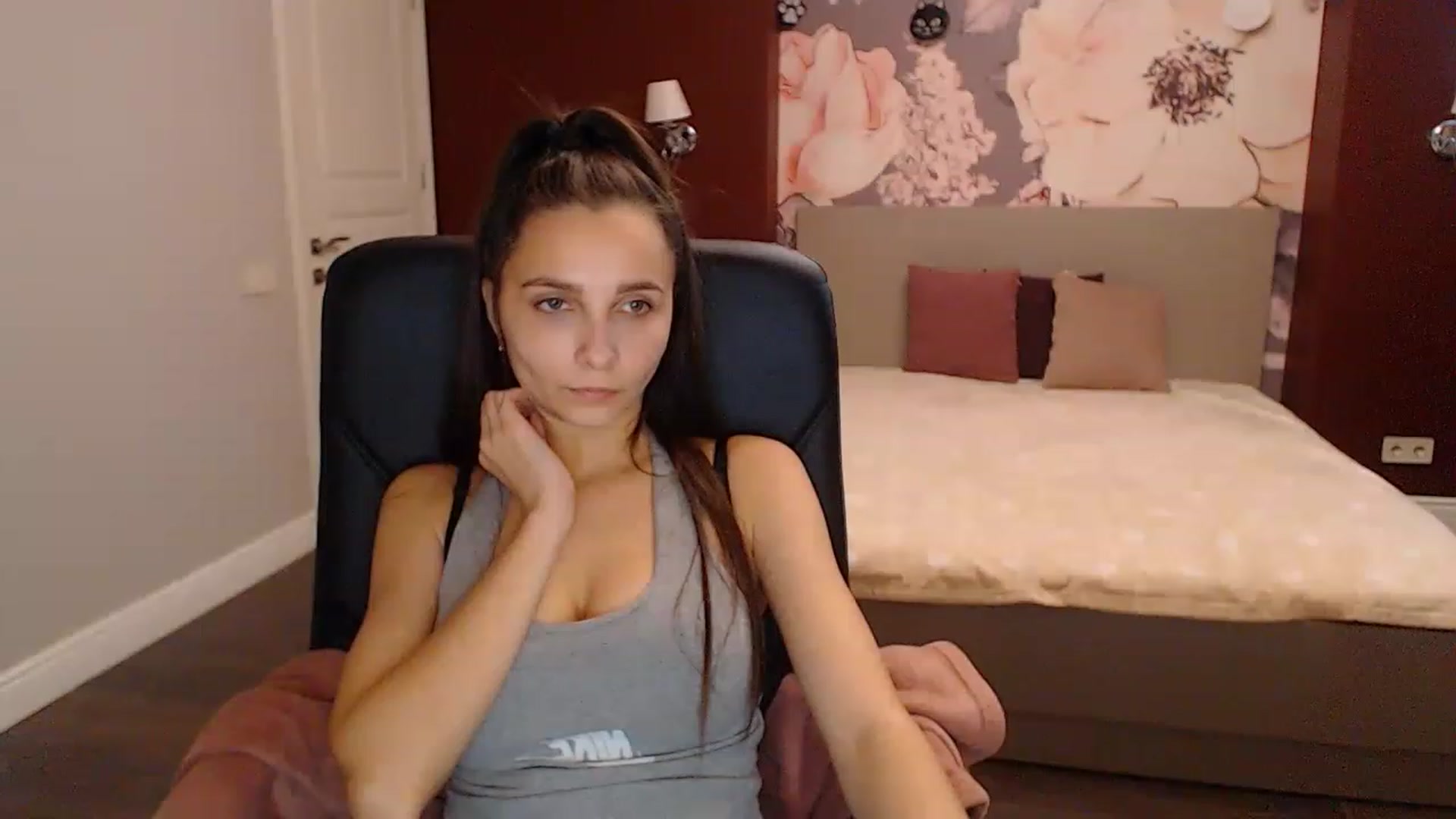 Gallery image thumbnail from Karina_Mils's myfreecams stream on, 11/22/2022, 10:53 image 10 of 20
