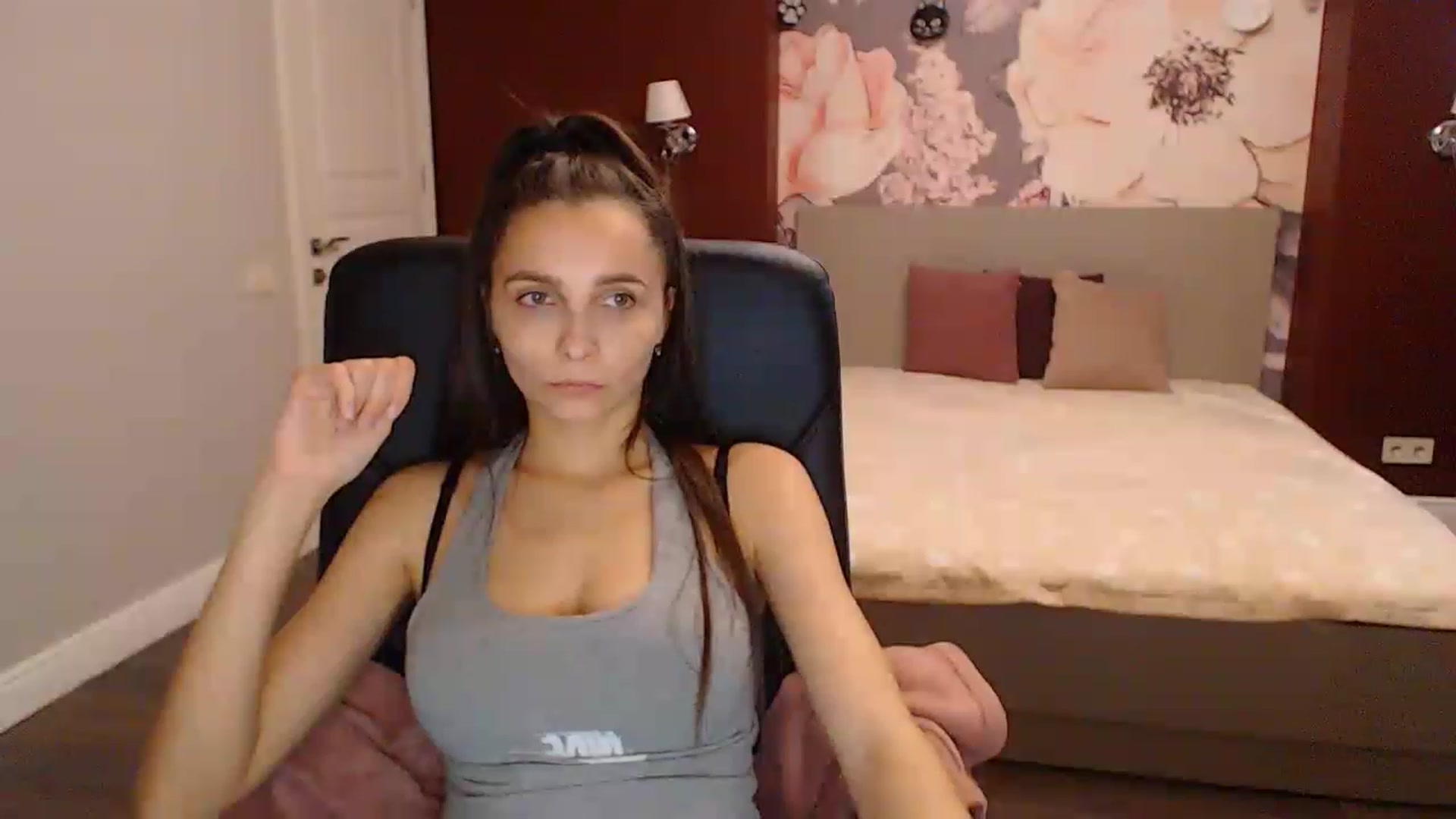 Gallery image thumbnail from Karina_Mils's myfreecams stream on, 11/22/2022, 10:53 image 17 of 20