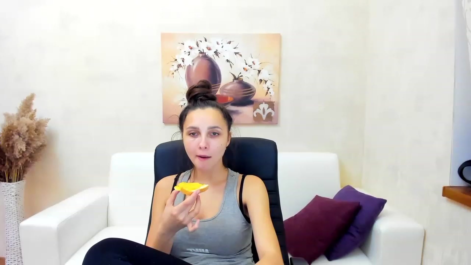 Gallery image thumbnail from Karina_Mils's myfreecams stream on, 12/05/2022, 10:42 image 3 of 20