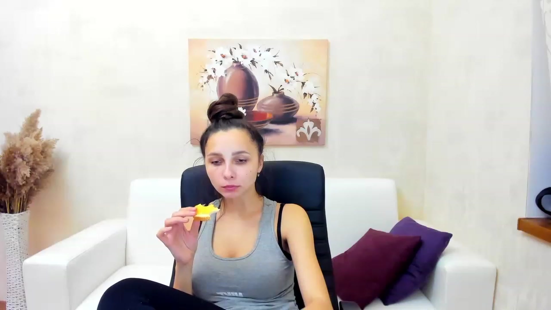 Gallery image thumbnail from Karina_Mils's myfreecams stream on, 12/05/2022, 10:42 image 4 of 20