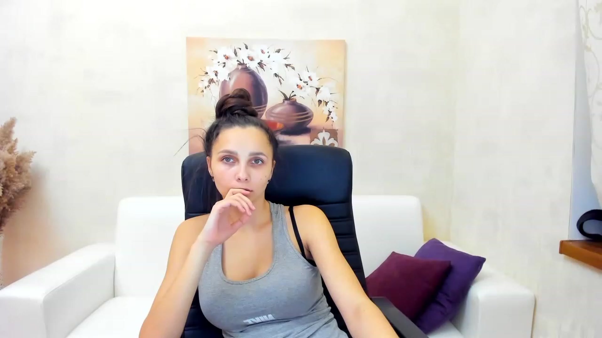 Gallery image thumbnail from Karina_Mils's myfreecams stream on, 12/05/2022, 11:29 image 14 of 20