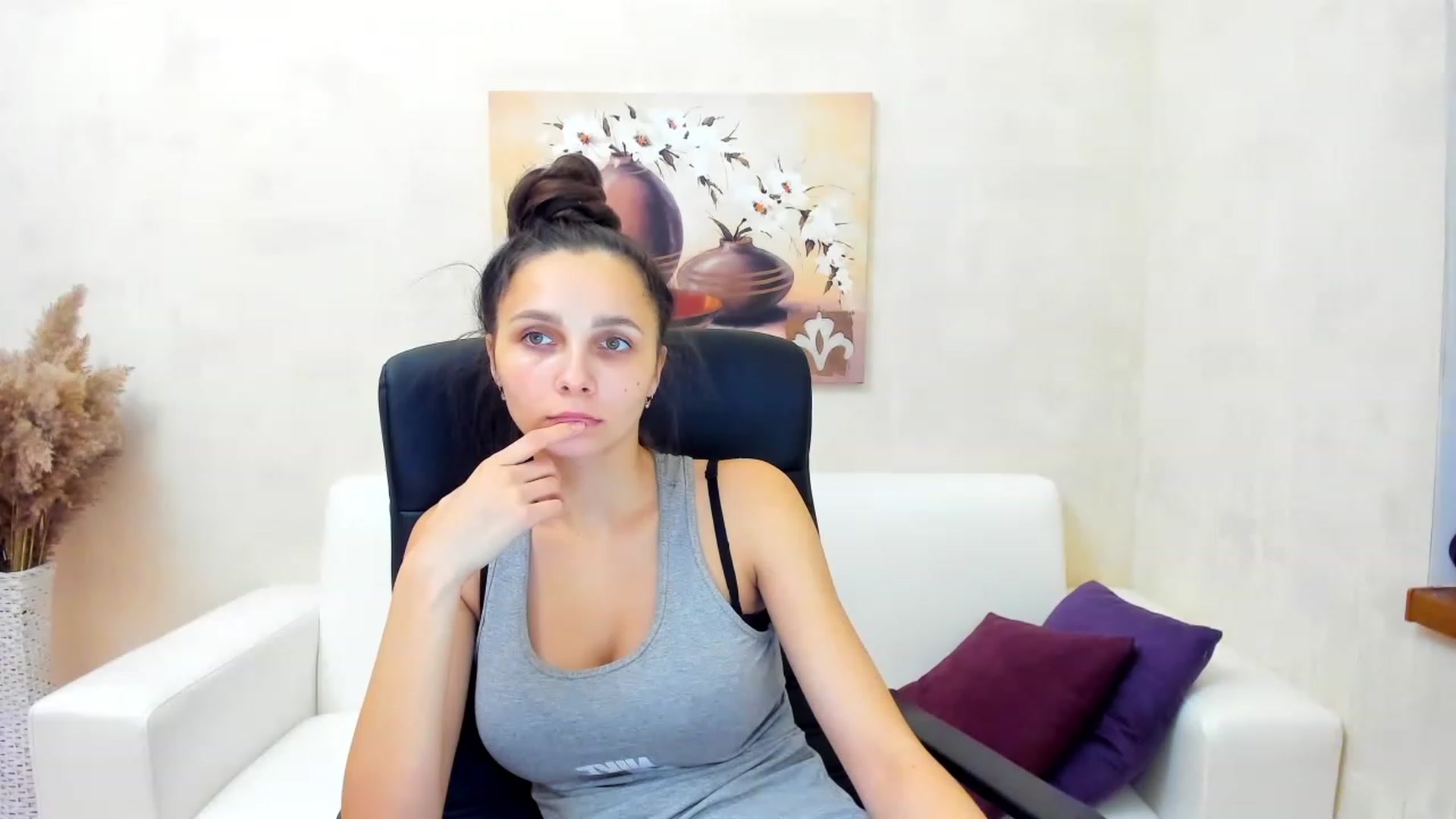 Gallery image thumbnail from Karina_Mils's myfreecams stream on, 12/05/2022, 11:29 image 5 of 20
