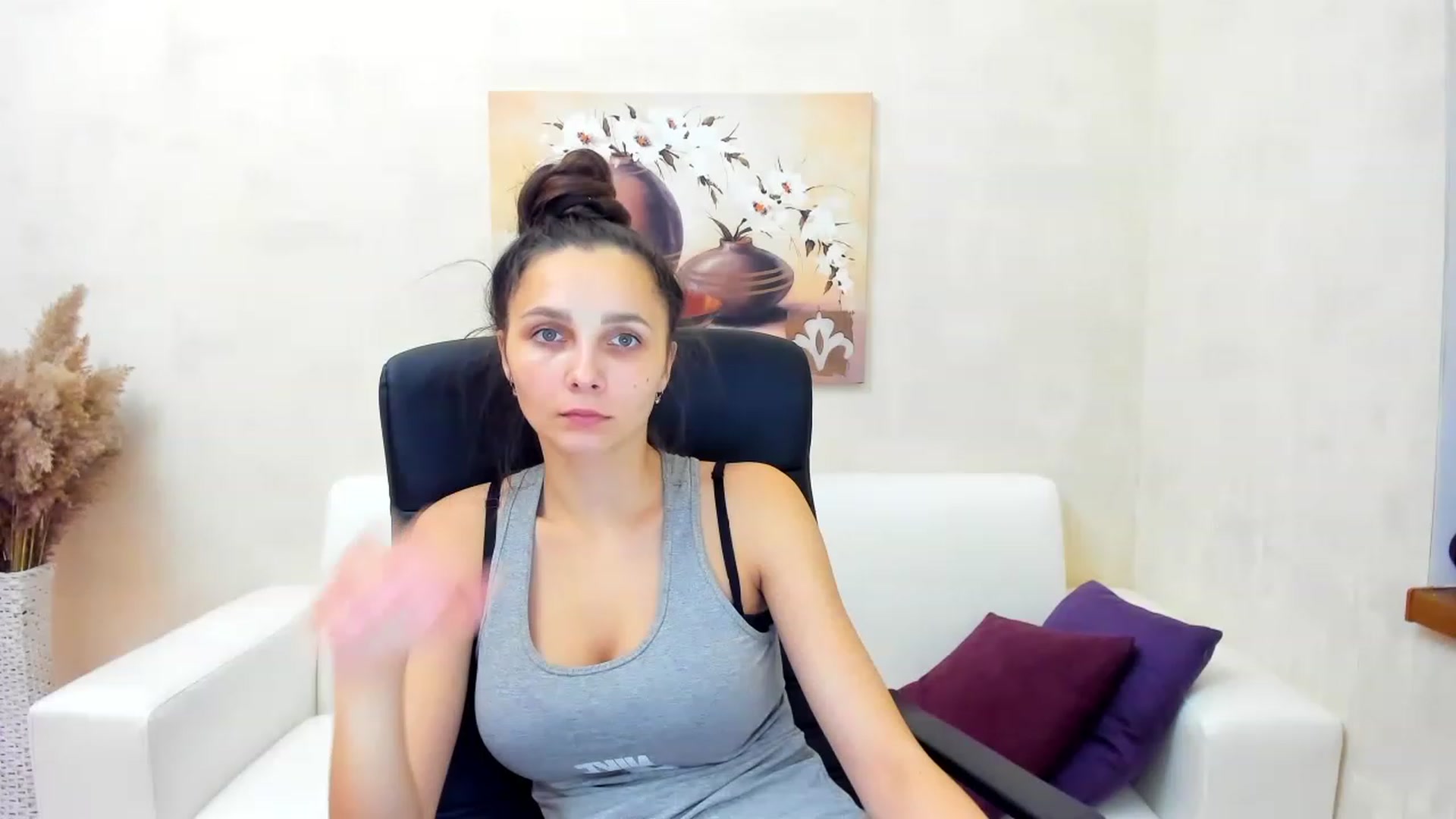 Gallery image thumbnail from Karina_Mils's myfreecams stream on, 12/05/2022, 11:29 image 4 of 20