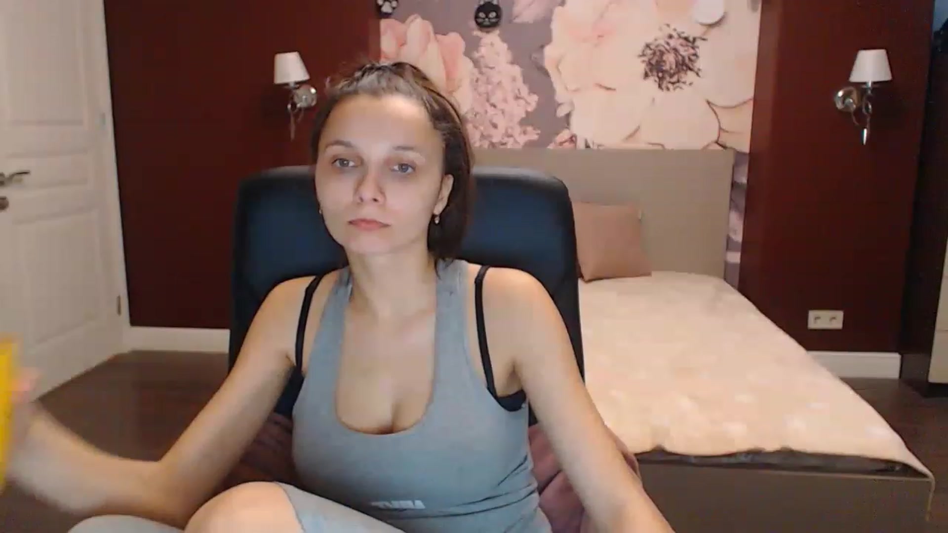 Gallery image thumbnail from Karina_Mils's myfreecams stream on, 12/09/2022, 07:24 image 3 of 20