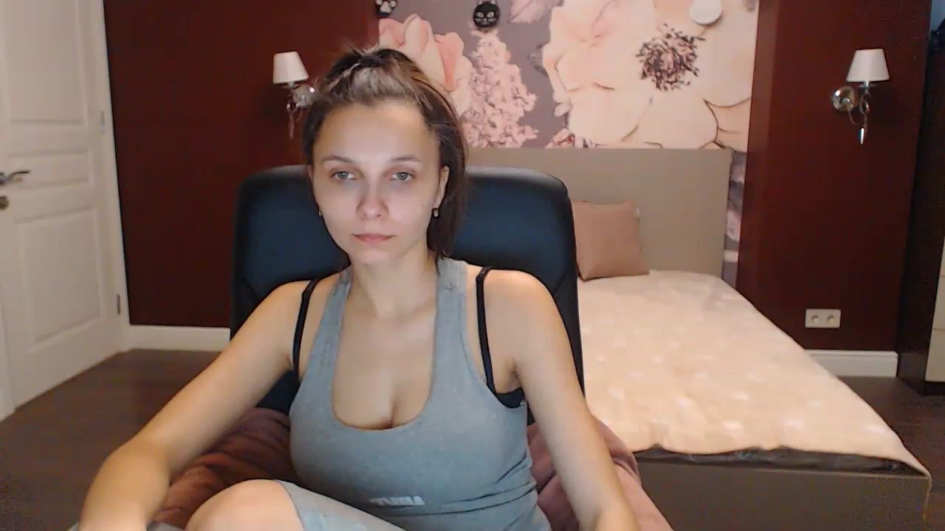 Gallery image thumbnail from Karina_Mils's myfreecams stream on, 12/09/2022, 07:24 image 4 of 20