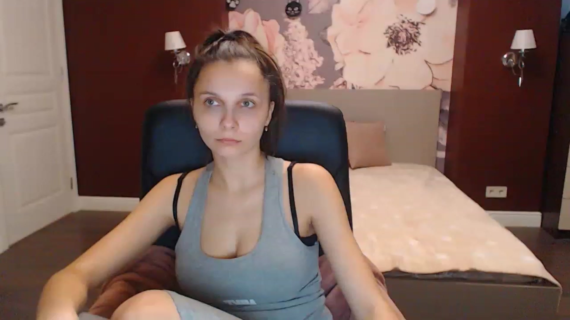 Gallery image thumbnail from Karina_Mils's myfreecams stream on, 12/09/2022, 07:24 image 8 of 20