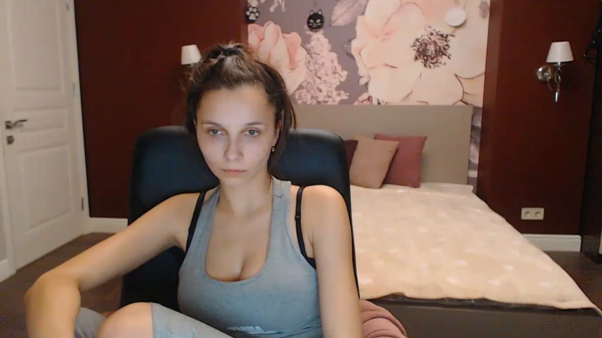 Gallery image thumbnail from Karina_Mils's myfreecams stream on, 12/09/2022, 15:09 image 12 of 20