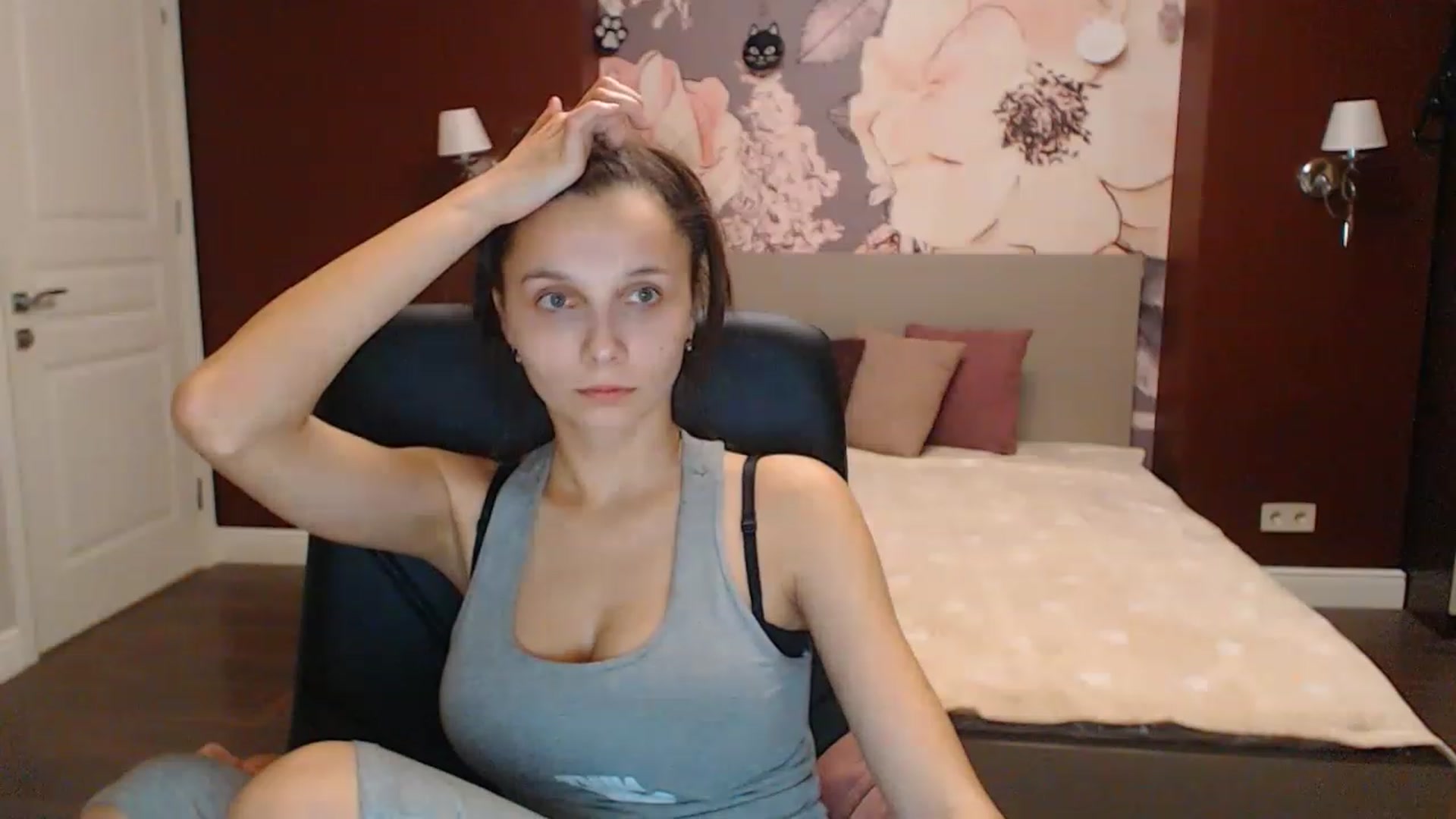 Gallery image thumbnail from Karina_Mils's myfreecams stream on, 12/09/2022, 15:09 image 13 of 20