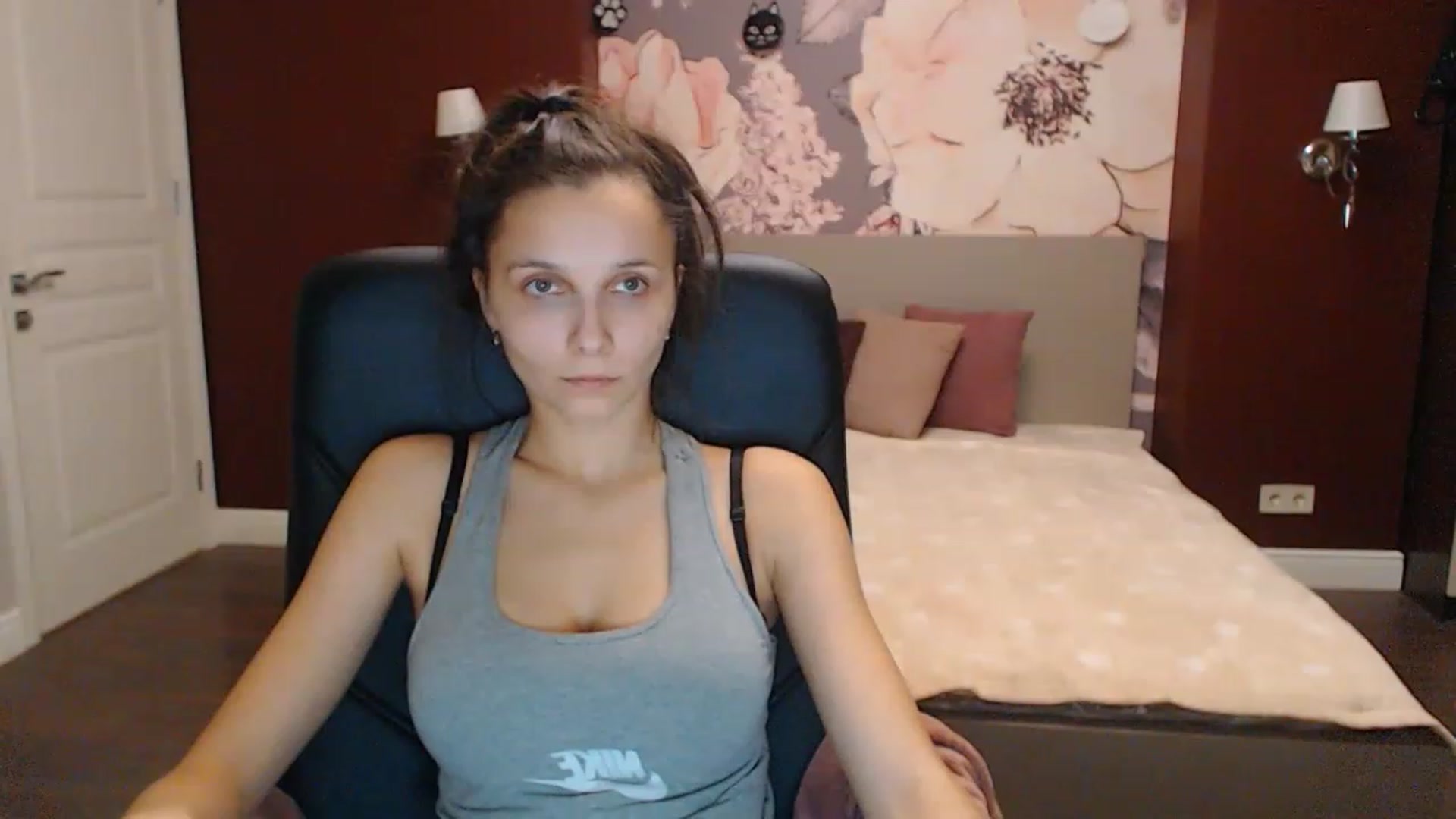 Gallery image thumbnail from Karina_Mils's myfreecams stream on, 12/09/2022, 15:09 image 16 of 20
