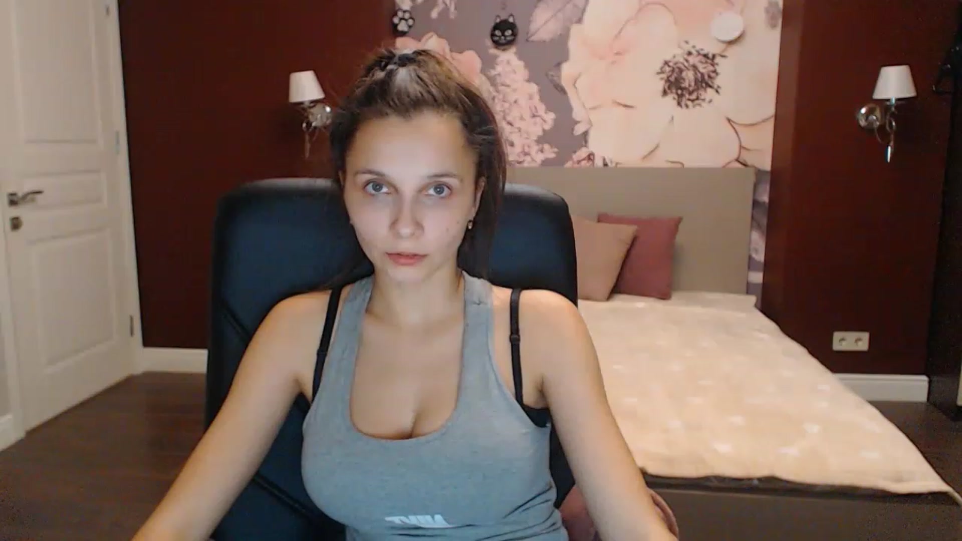 Gallery image thumbnail from Karina_Mils's myfreecams stream on, 12/09/2022, 15:09 image 15 of 20