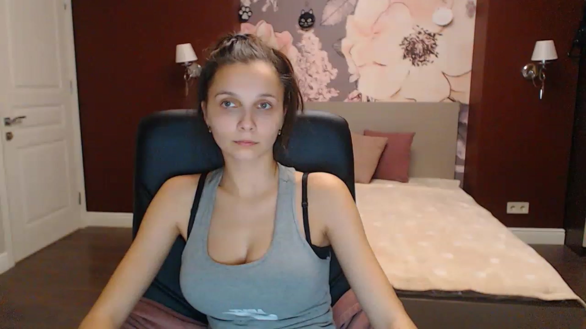 Gallery image thumbnail from Karina_Mils's myfreecams stream on, 12/09/2022, 15:09 image 9 of 20