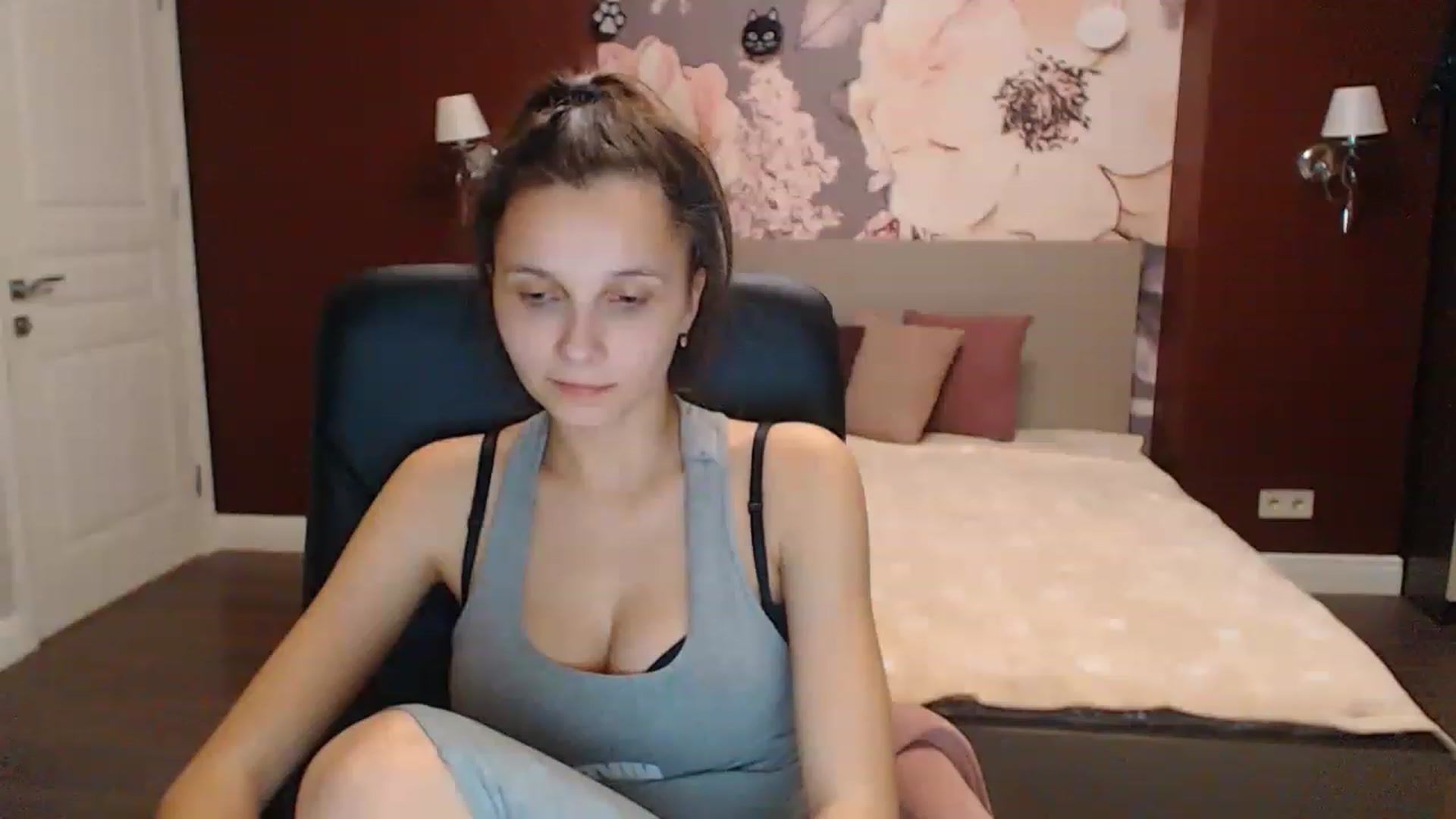 Gallery image thumbnail from Karina_Mils's myfreecams stream on, 12/09/2022, 15:09 image 4 of 20