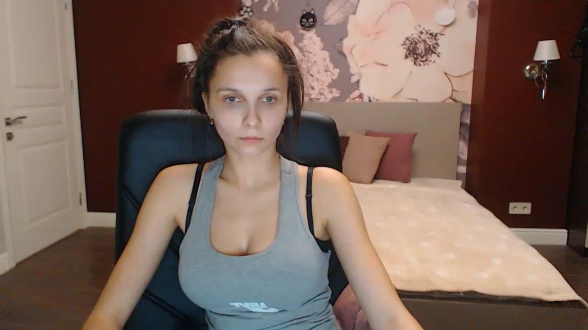 Gallery image thumbnail from Karina_Mils's myfreecams stream on, 12/09/2022, 15:09 image 14 of 20