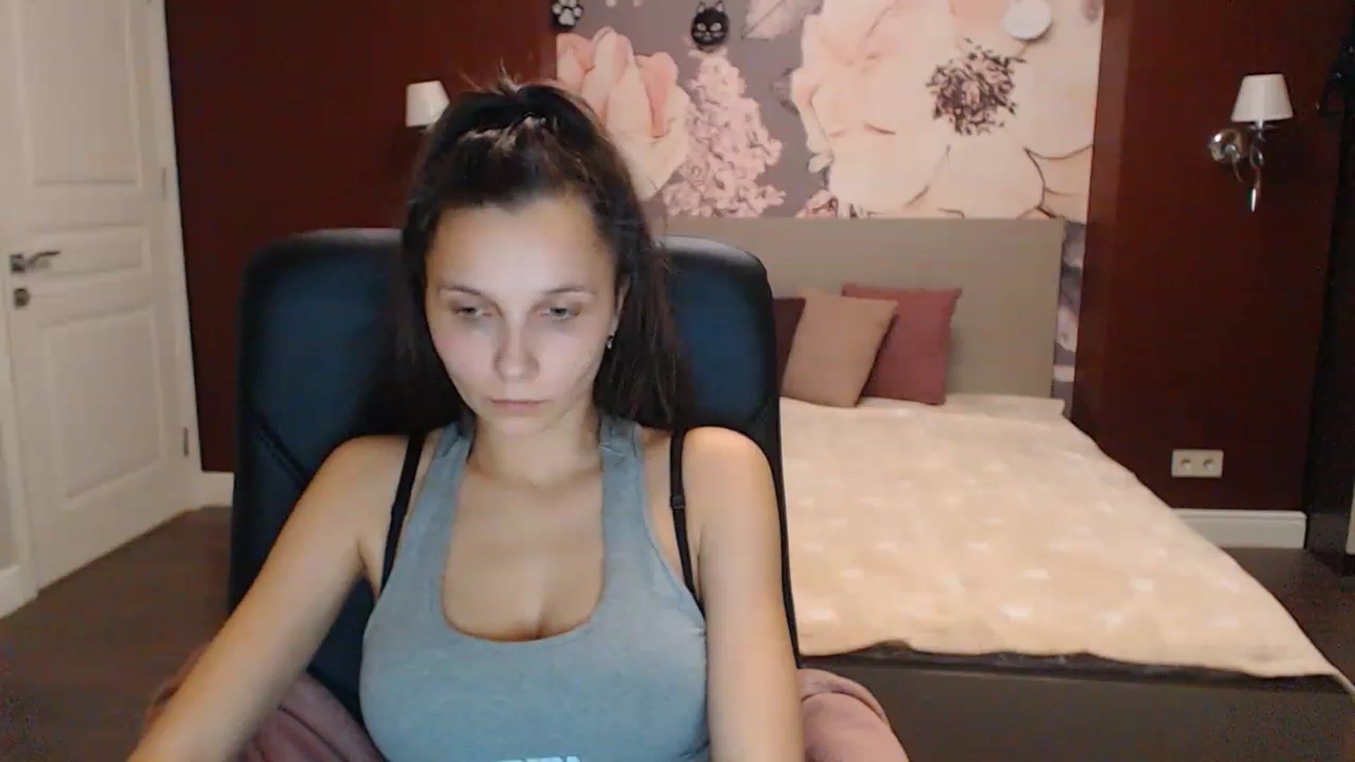 Gallery image thumbnail from Karina_Mils's myfreecams stream on, 12/09/2022, 15:55 image 1 of 20