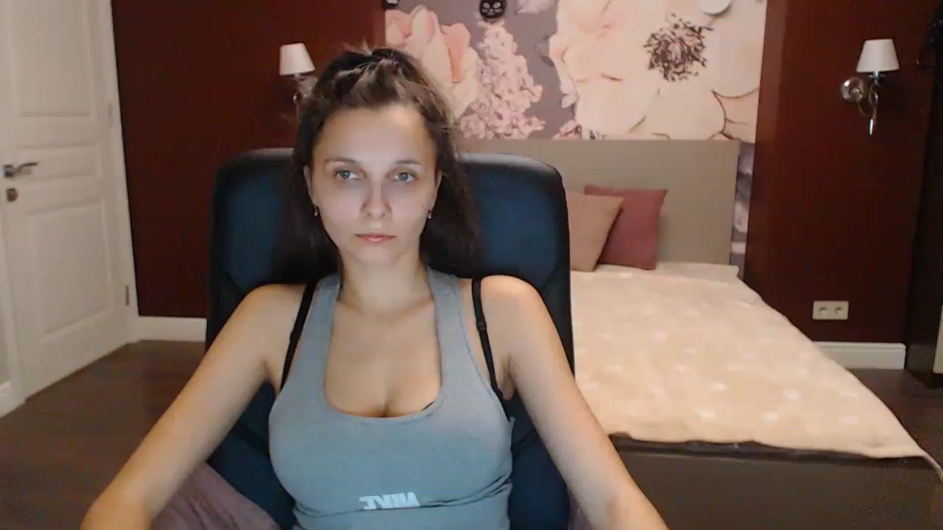 Gallery image thumbnail from Karina_Mils's myfreecams stream on, 12/09/2022, 15:55 image 15 of 20