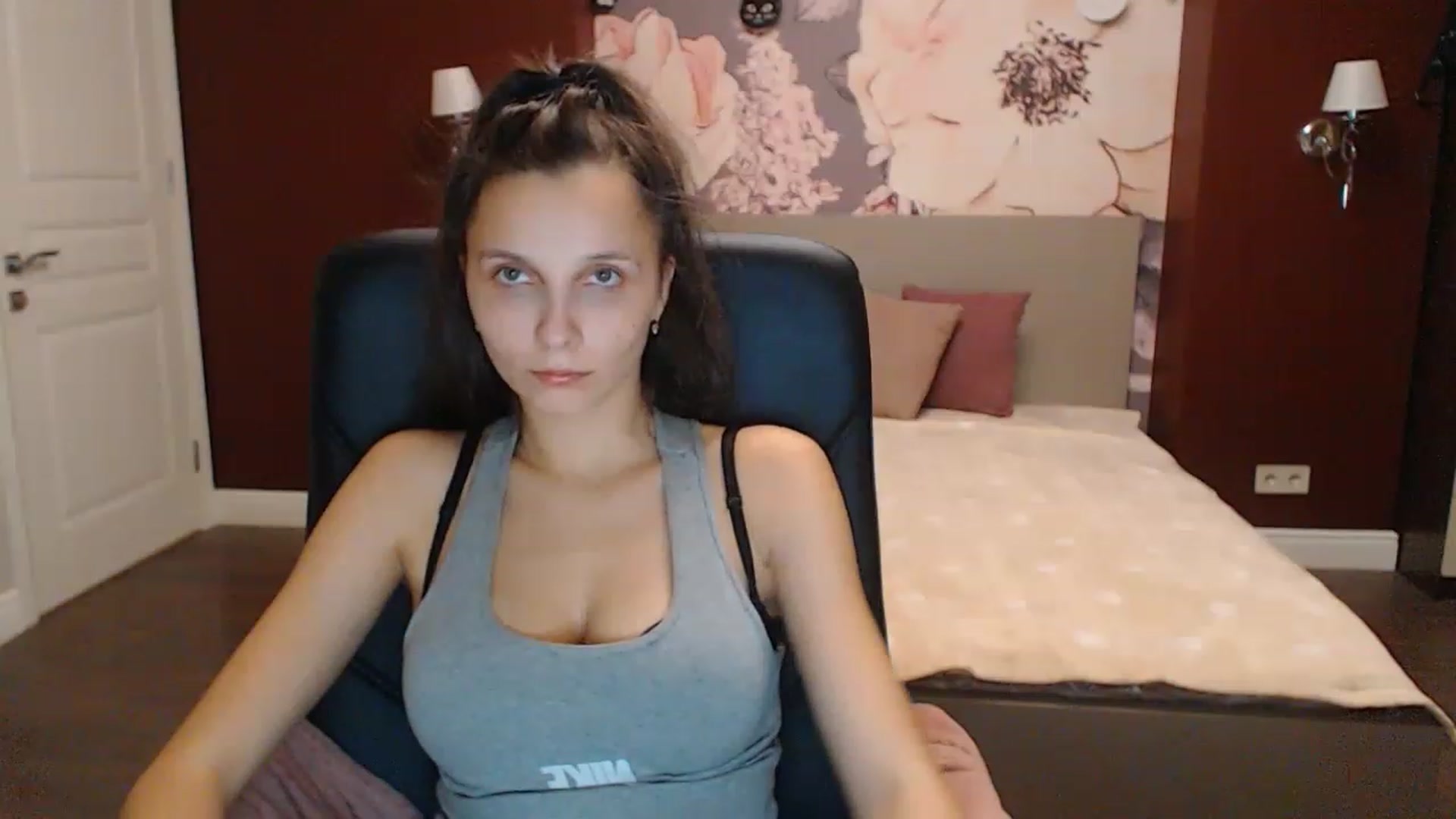 Gallery image thumbnail from Karina_Mils's myfreecams stream on, 12/09/2022, 15:55 image 14 of 20