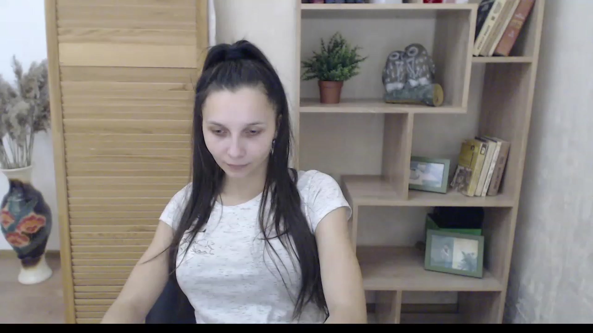 Gallery image thumbnail from Karina_Mils's myfreecams stream on, 12/12/2022, 08:01 image 17 of 20