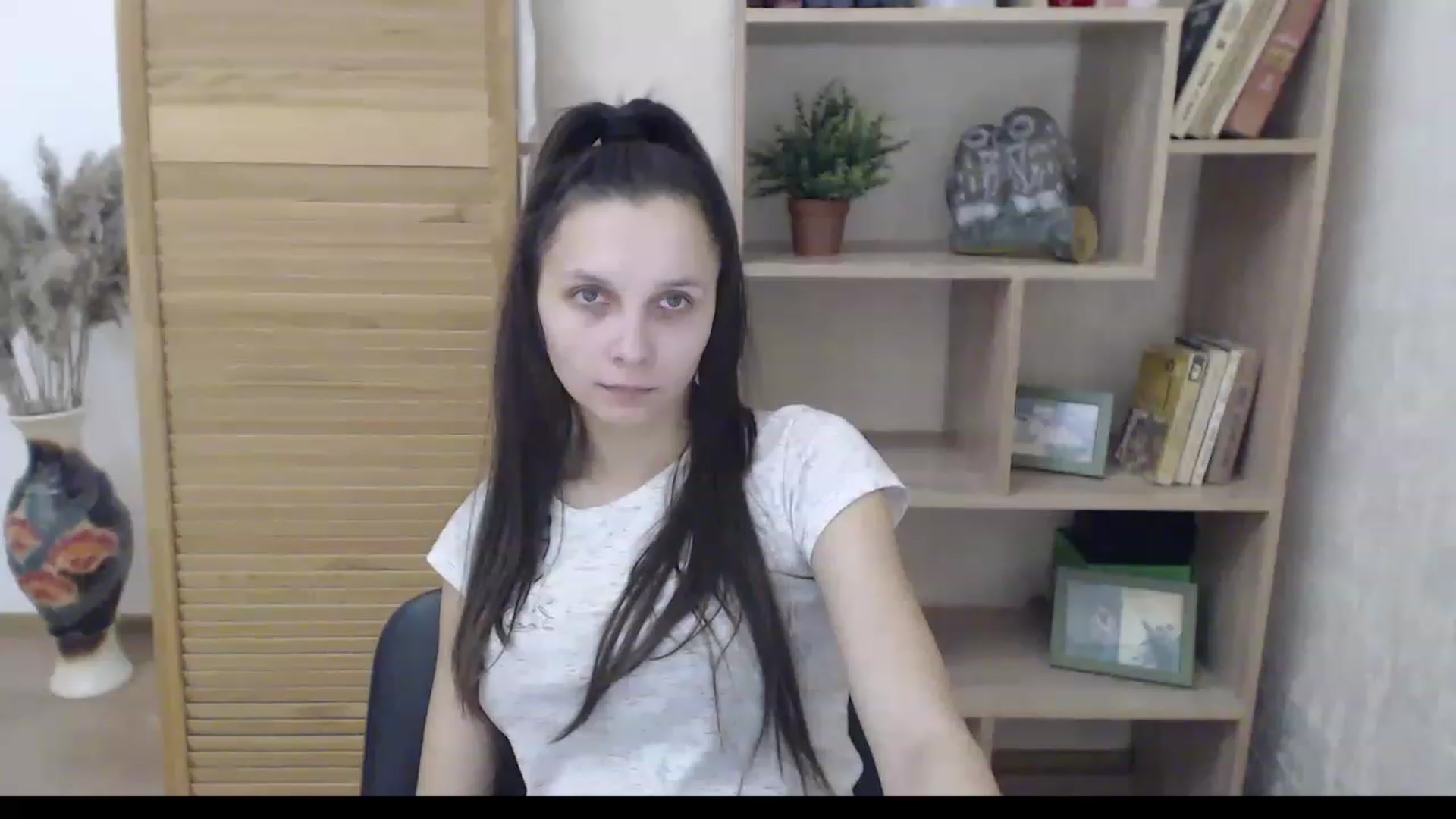 Gallery image thumbnail from Karina_Mils's myfreecams stream on, 12/12/2022, 08:01 image 13 of 20