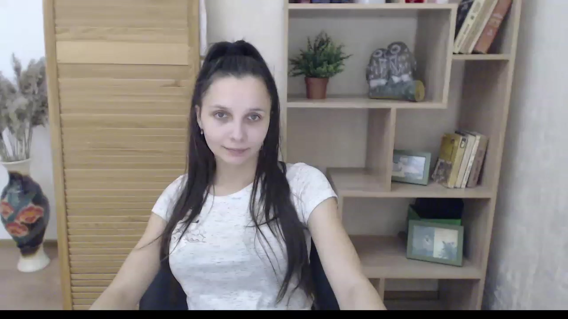 Gallery image thumbnail from Karina_Mils's myfreecams stream on, 12/12/2022, 08:01 image 16 of 20
