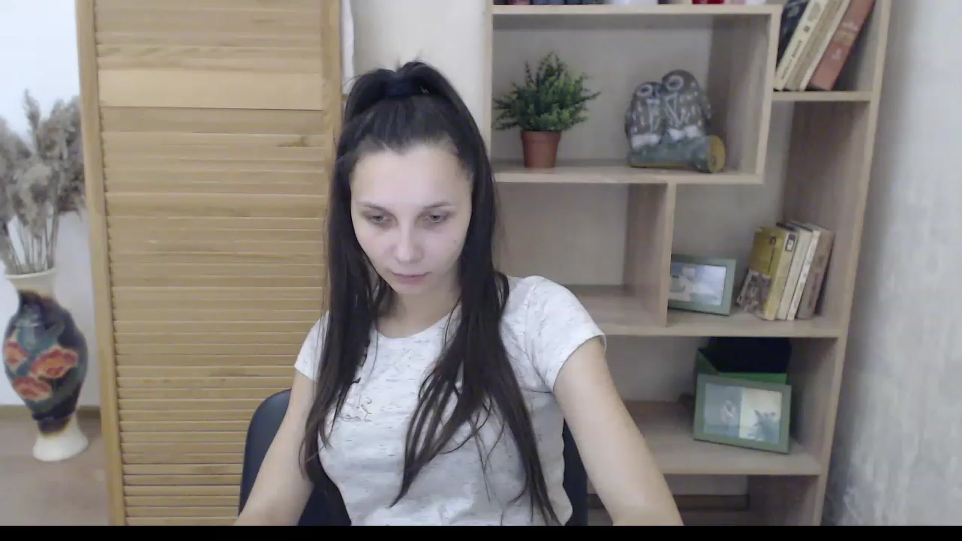 Gallery image thumbnail from Karina_Mils's myfreecams stream on, 12/12/2022, 08:01 image 14 of 20