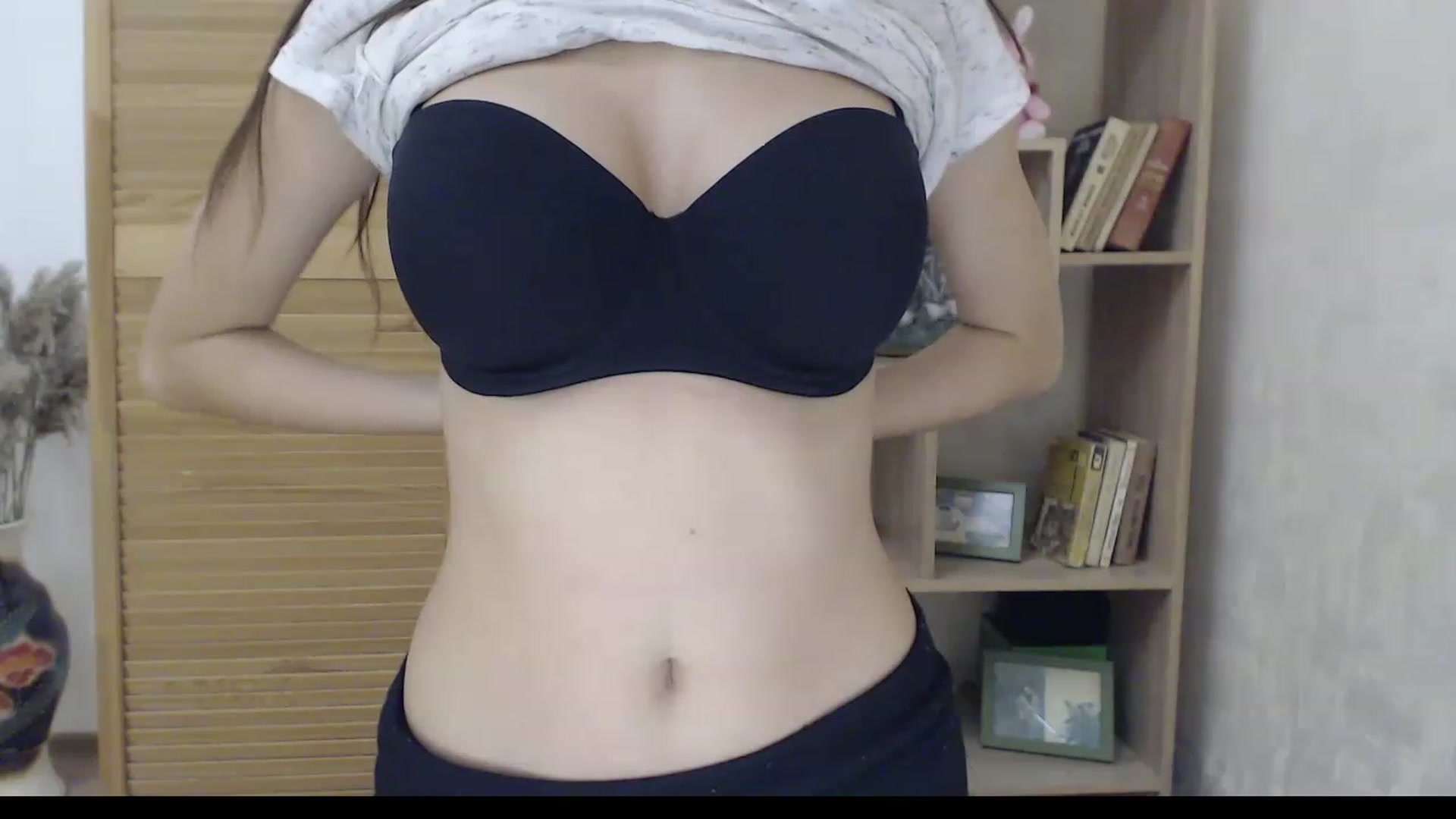 Gallery image thumbnail from Karina_Mils's myfreecams stream on, 12/12/2022, 11:31 image 12 of 20