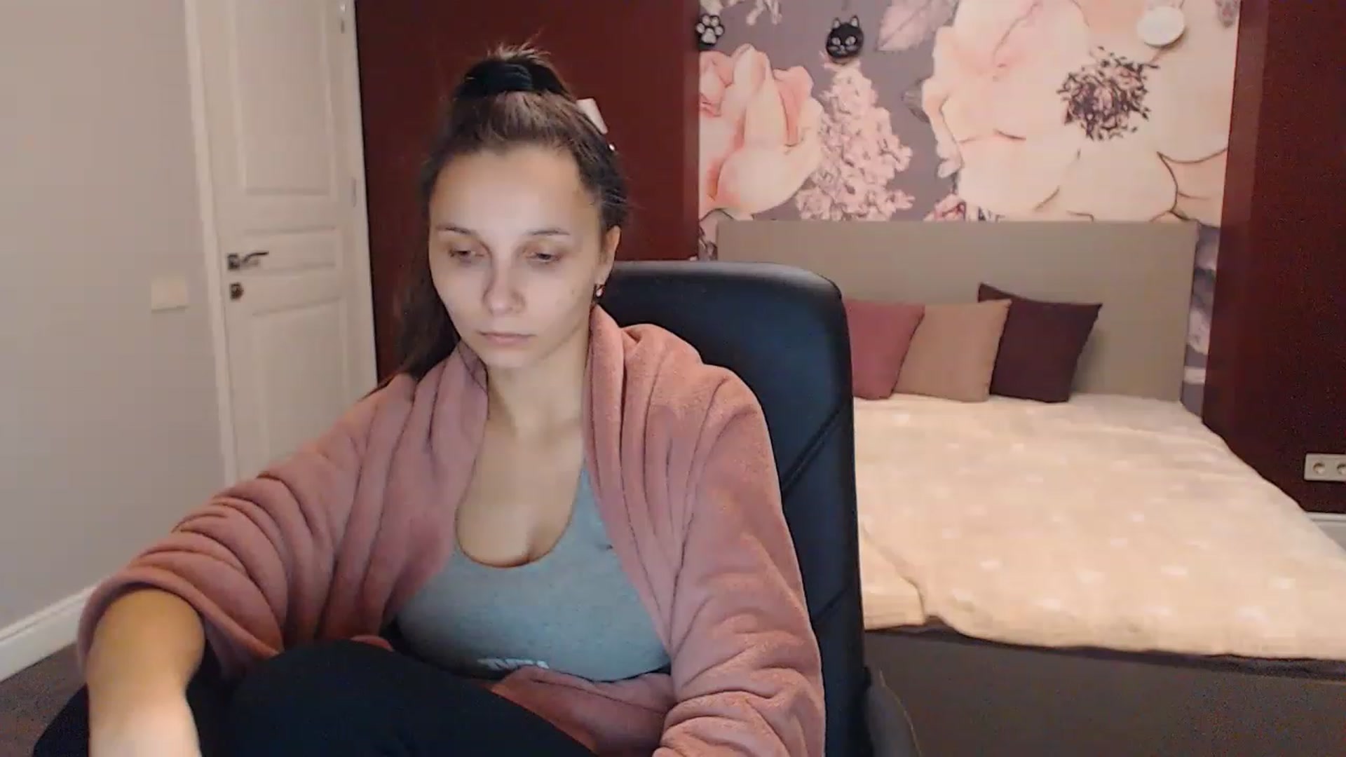 Gallery image thumbnail from Karina_Mils's myfreecams stream on, 12/15/2022, 09:13 image 20 of 20
