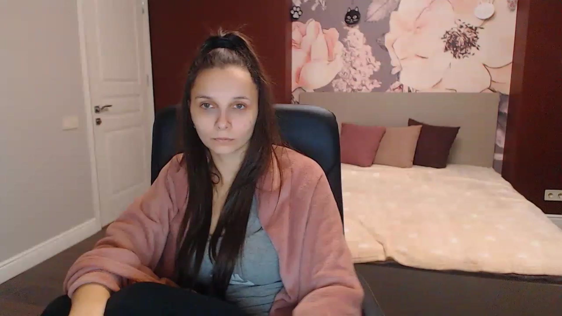 Gallery image thumbnail from Karina_Mils's myfreecams stream on, 12/15/2022, 09:13 image 2 of 20