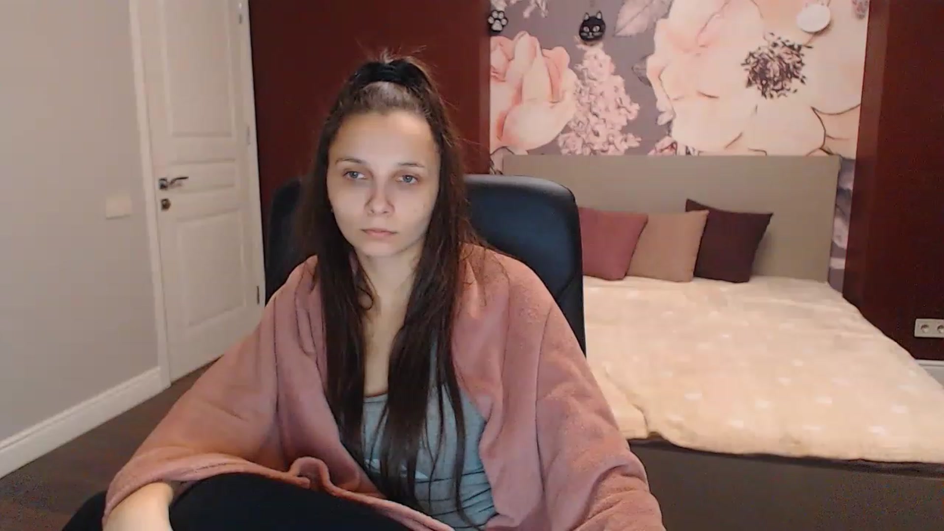Gallery image thumbnail from Karina_Mils's myfreecams stream on, 12/15/2022, 09:13 image 4 of 20
