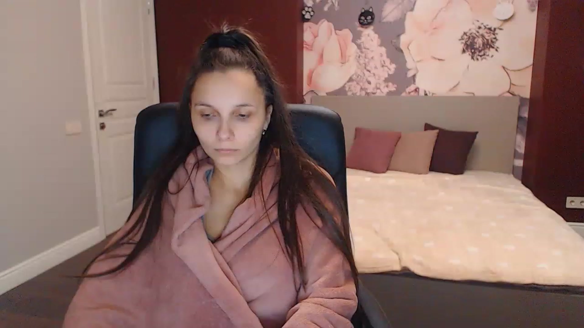 Gallery image thumbnail from Karina_Mils's myfreecams stream on, 12/15/2022, 09:13 image 13 of 20